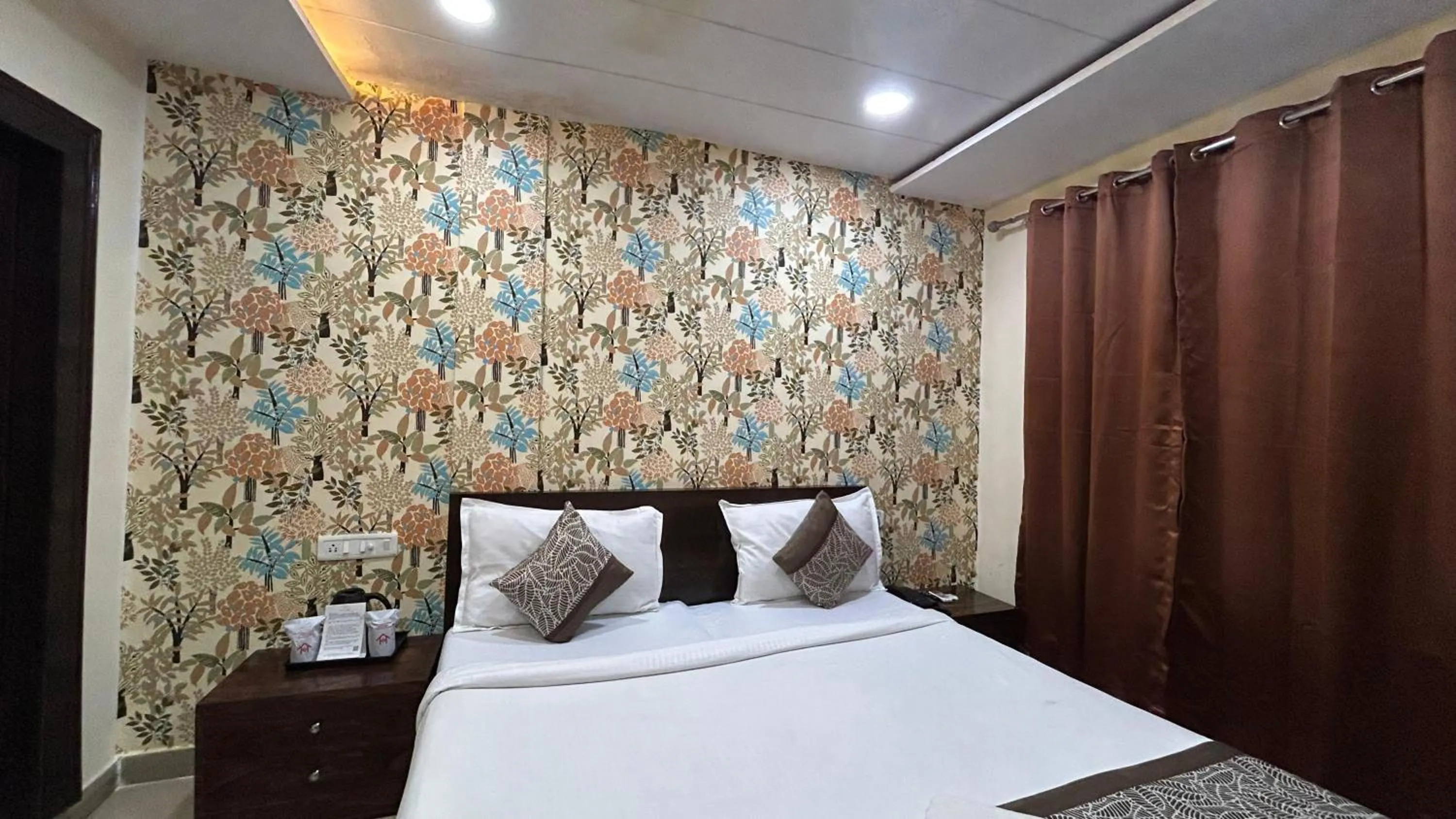 Hotel Sahu Near Kashi Vishwanath Temple Gate