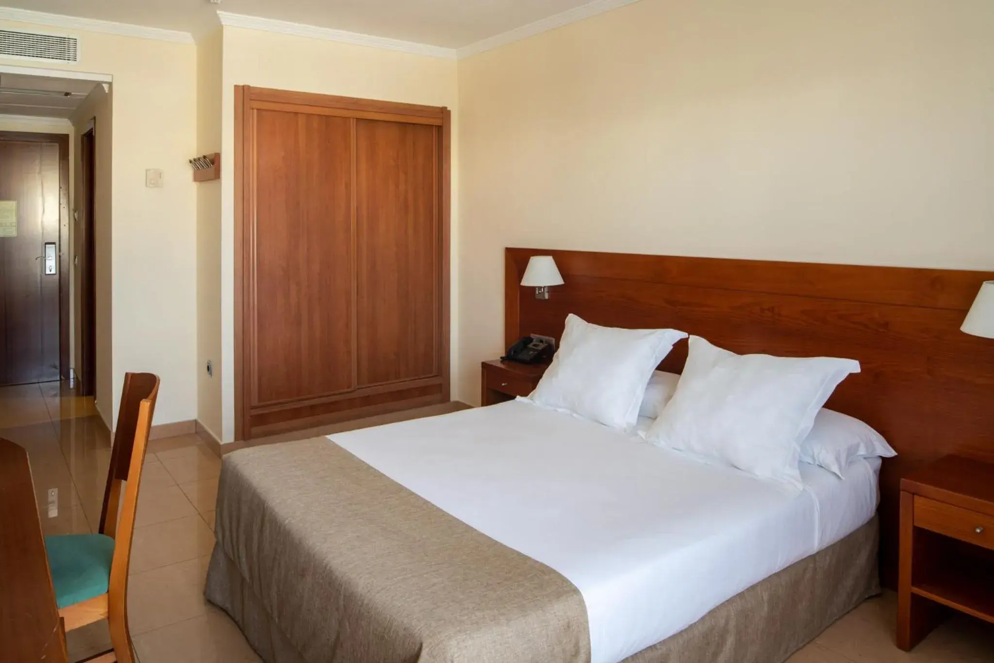 Standard Double or Twin Room in Checkin Diamar Standard Double or Twin Room in Checkin Diamar