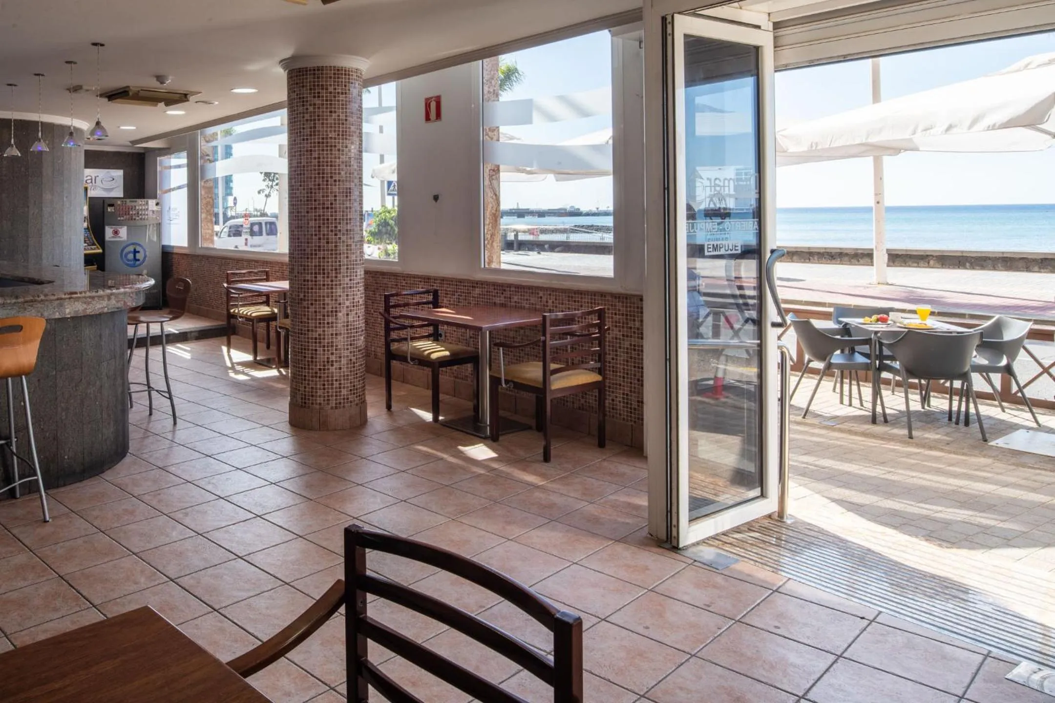 Lounge or bar in Checkin Diamar