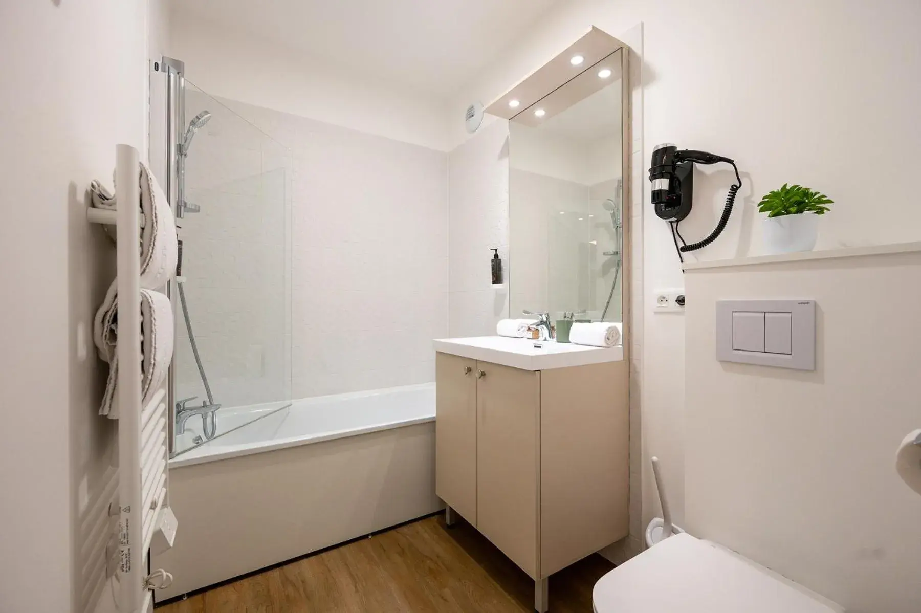 Bathroom in Nemea Appart Hotel La Boetie Bordeaux Pessac Bathroom in Nemea Appart Hotel La Boetie Bordeaux Pessac