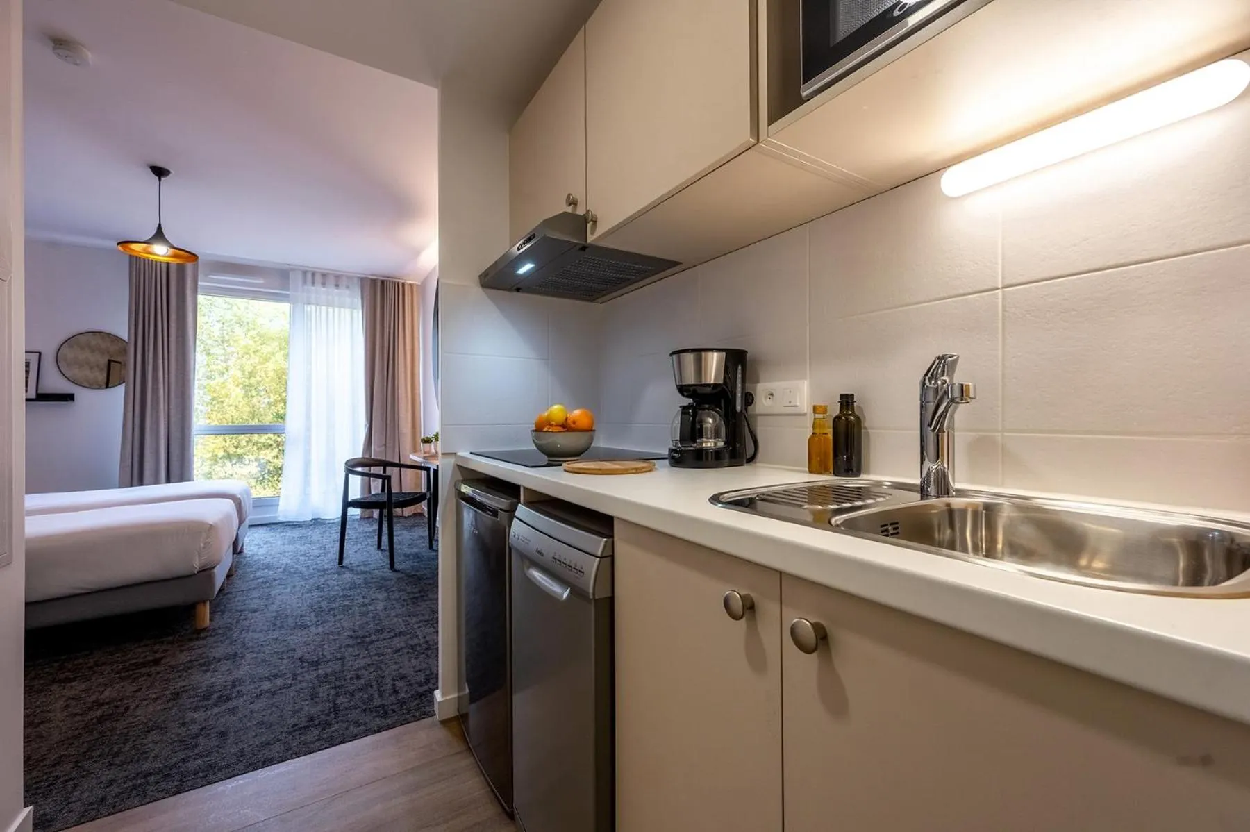 Kitchen or kitchenette in Nemea Appart Hotel La Boetie Bordeaux Pessac