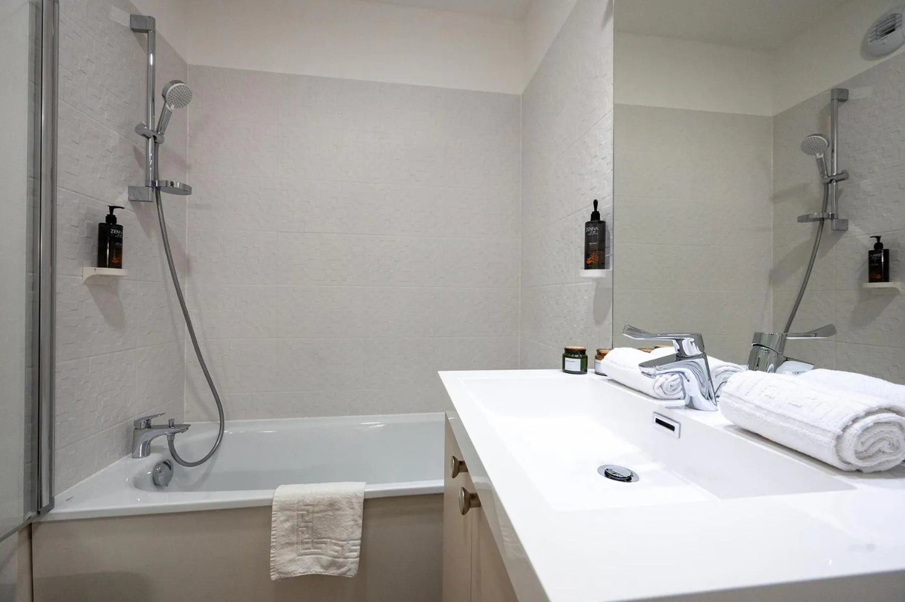 Bathroom in Nemea Appart Hotel La Boetie Bordeaux Pessac