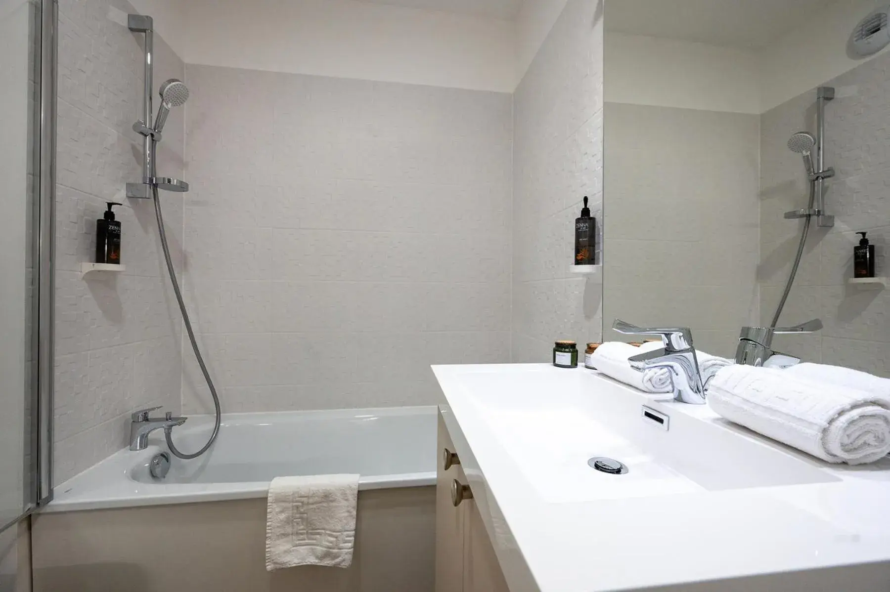 Bathroom in Nemea Appart Hotel La Boetie Bordeaux Pessac Bathroom in Nemea Appart Hotel La Boetie Bordeaux Pessac