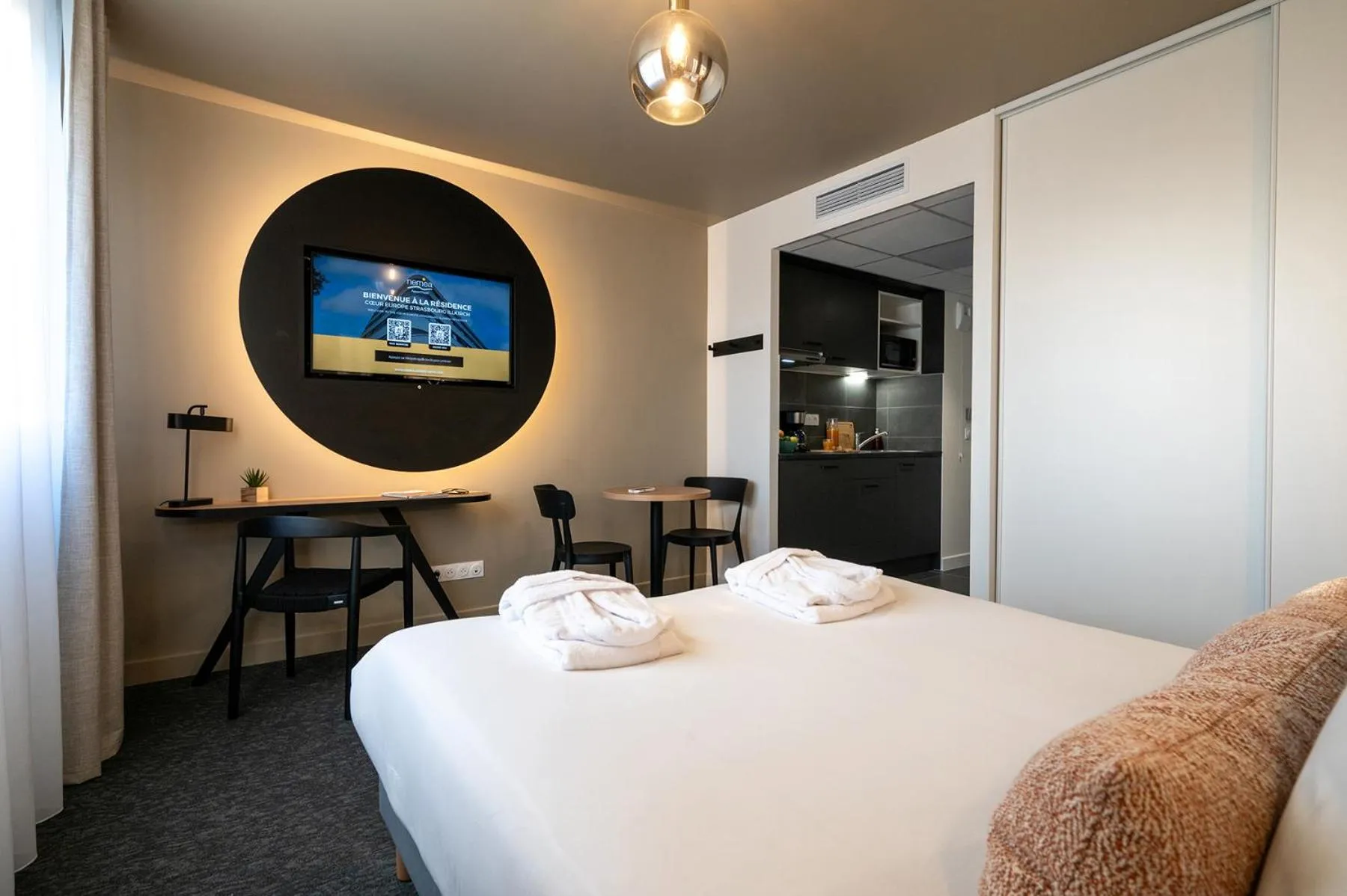 Bed in Nemea Appart Hotel Coeur Europe Strasbourg Illkirch