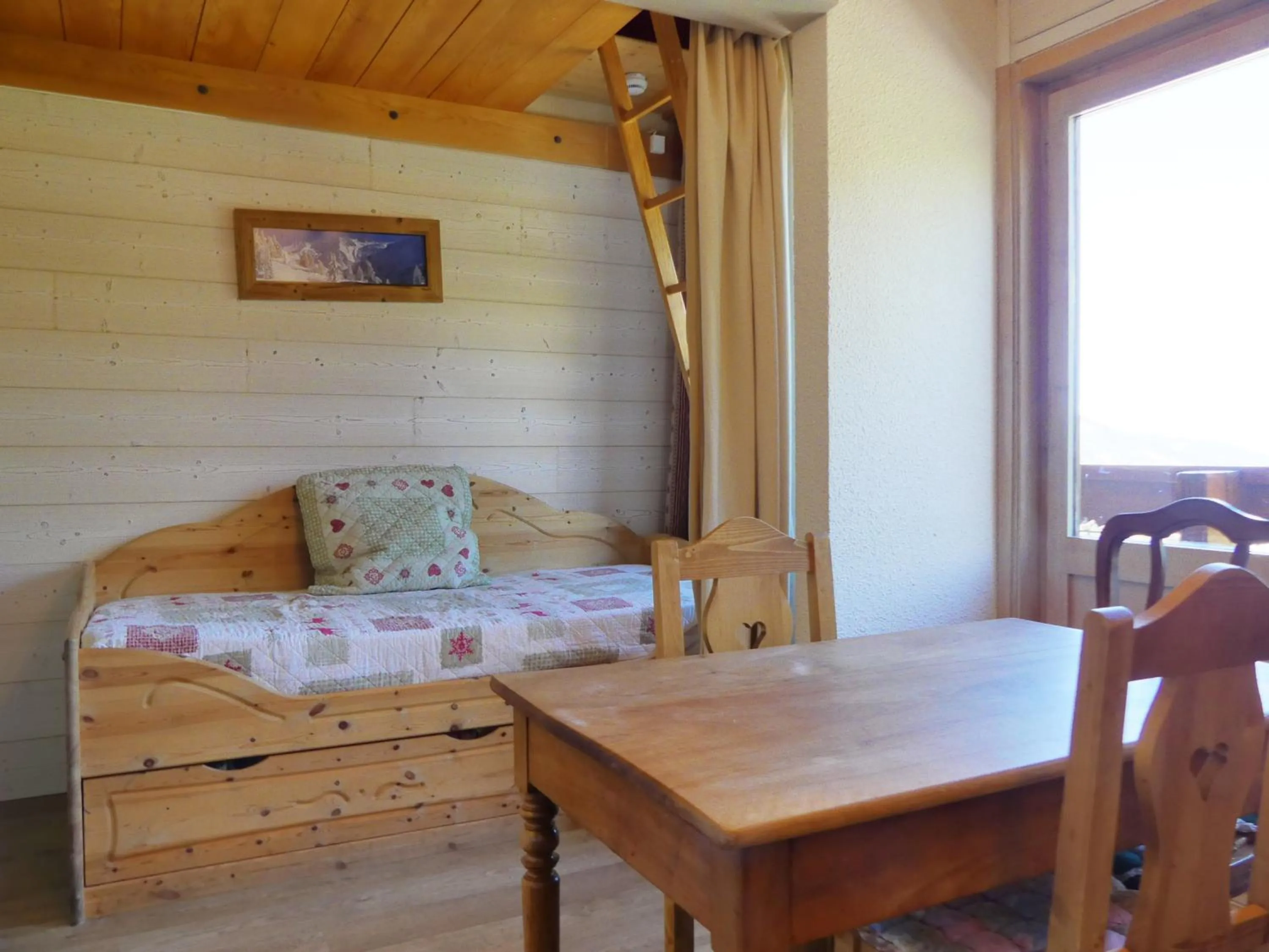 Dining area, Bed in Résidence Mont Vallon