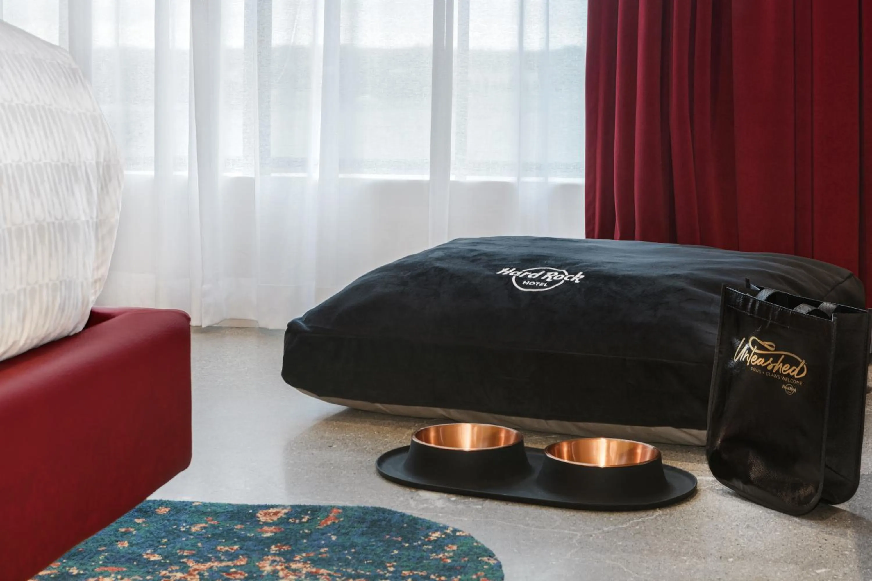 Pets, Bed in Hard Rock Hotel London Ontario
