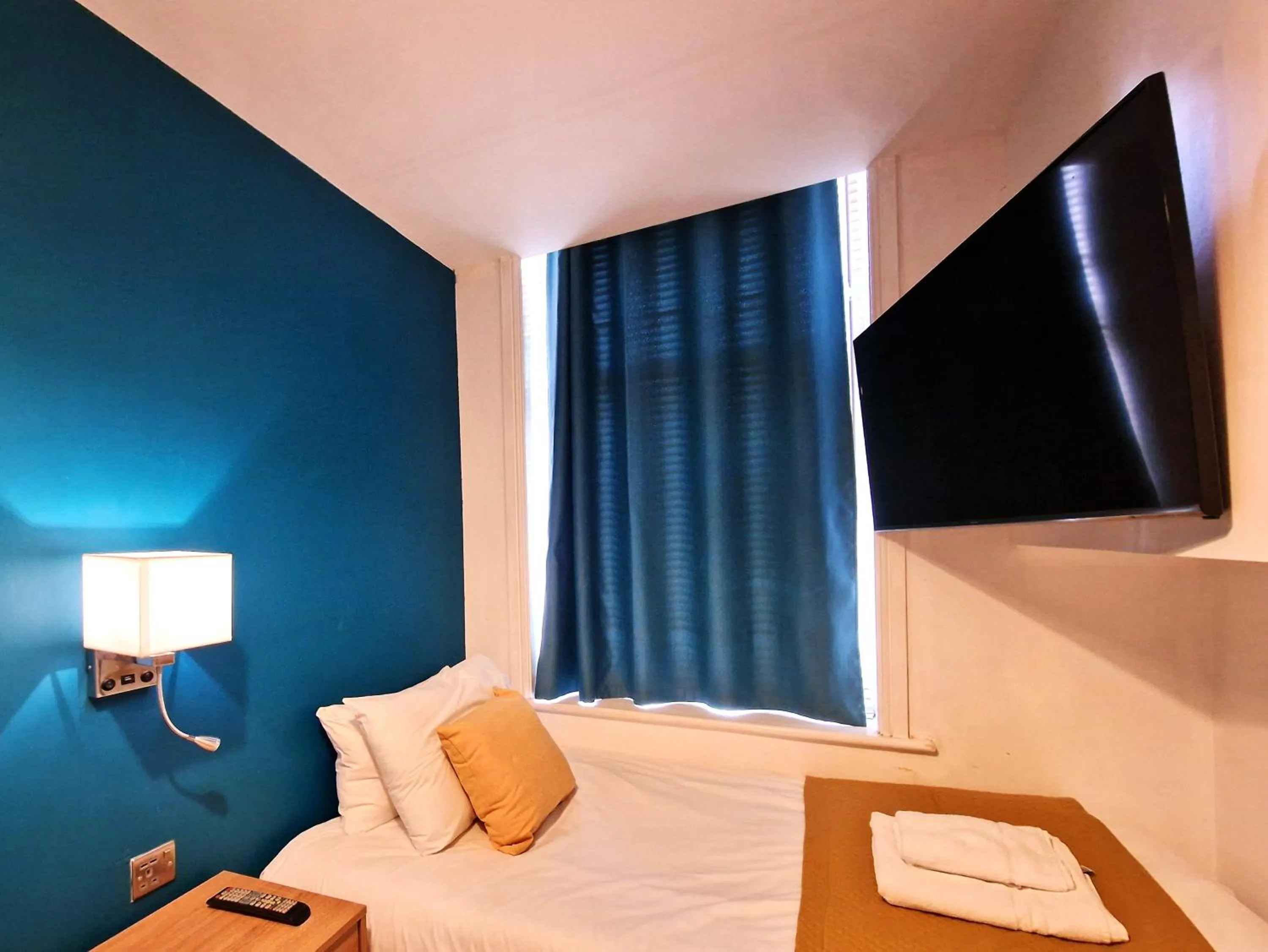 Bed in Bath Road Apartments