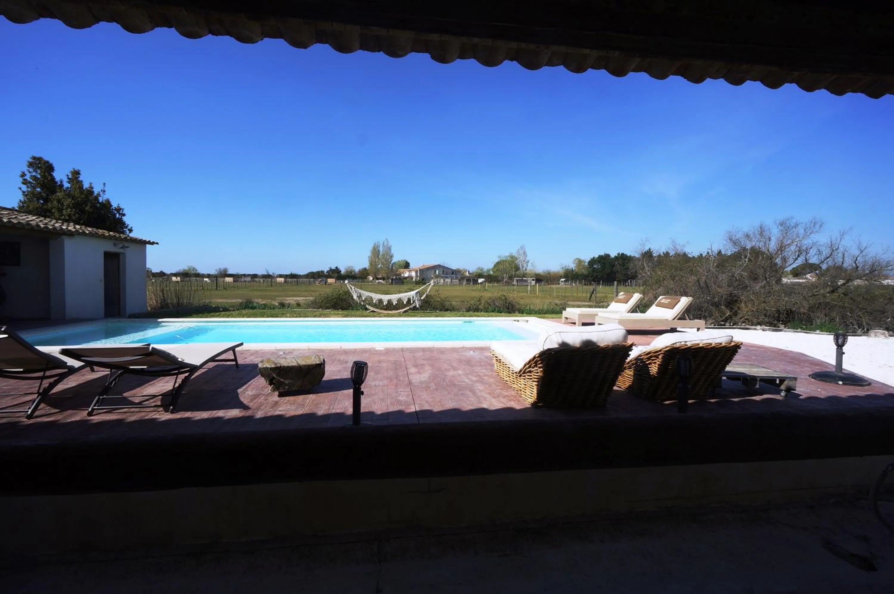 Mas Lou Caloun - Chambre d'Hôte face à la piscine en Camargue - Les Saintes Maries de la Mer