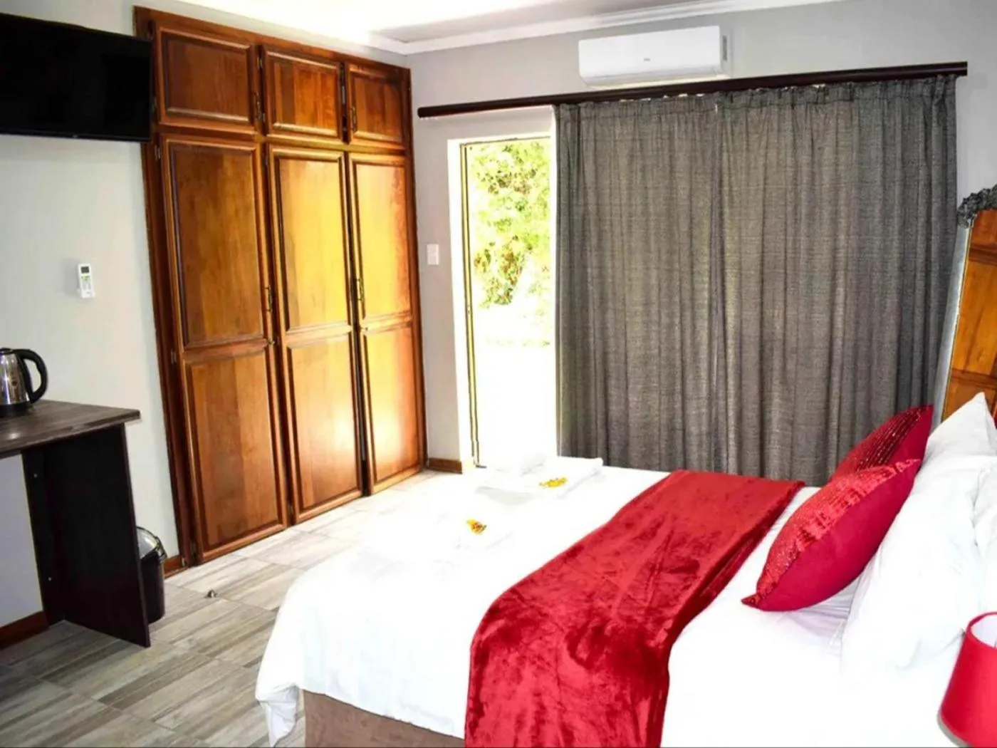 Bedroom, Bed in Gemstone Guest House