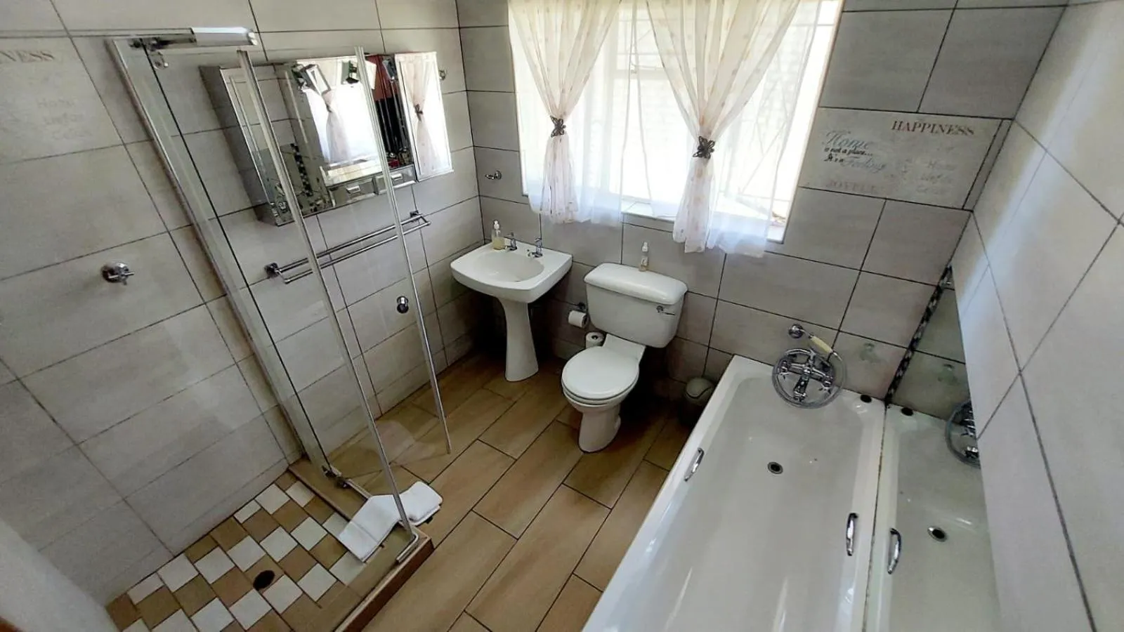 Shower in Gemstone Guest House