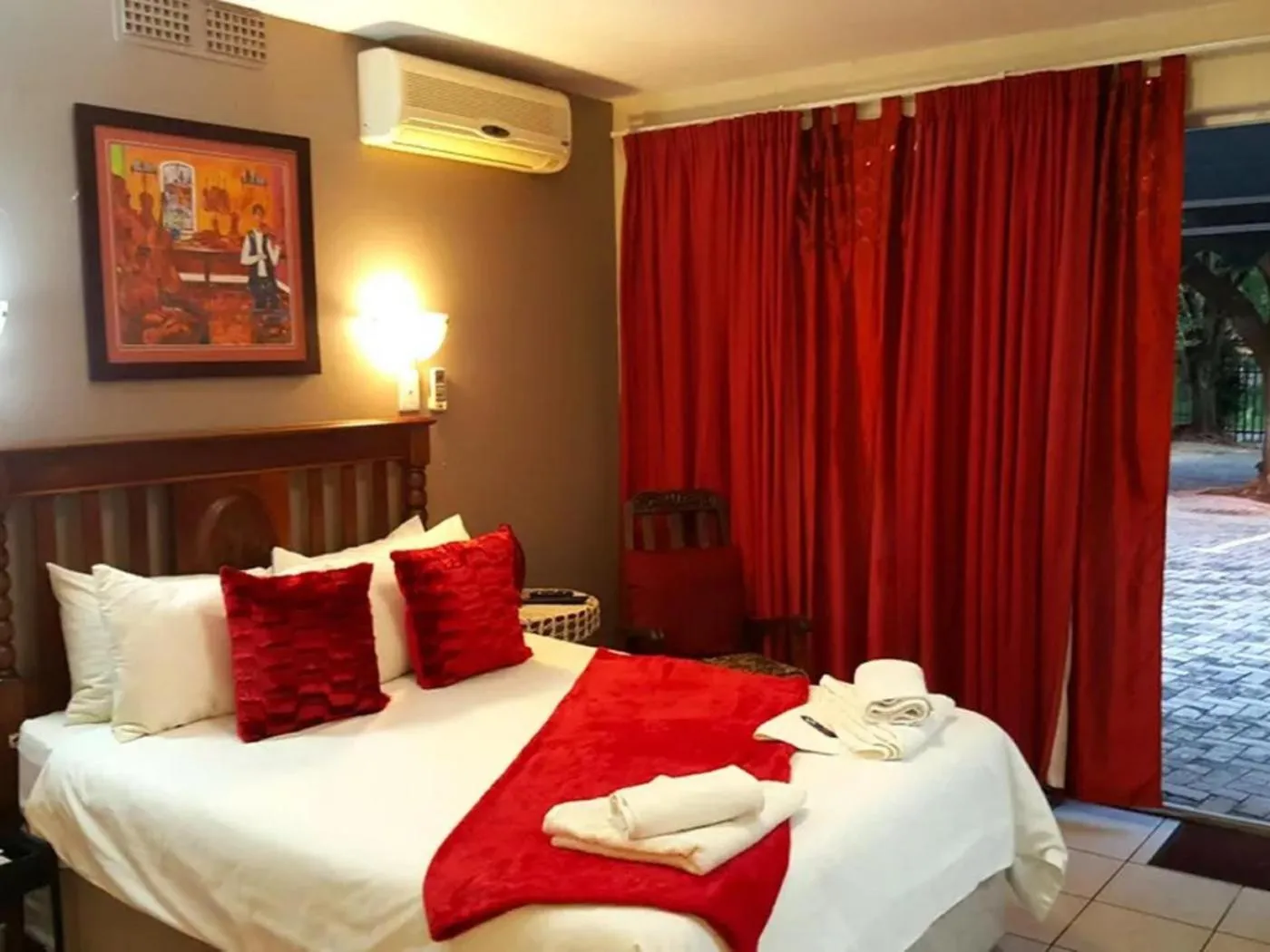 View (from property/room), Bed in Gemstone Guest House