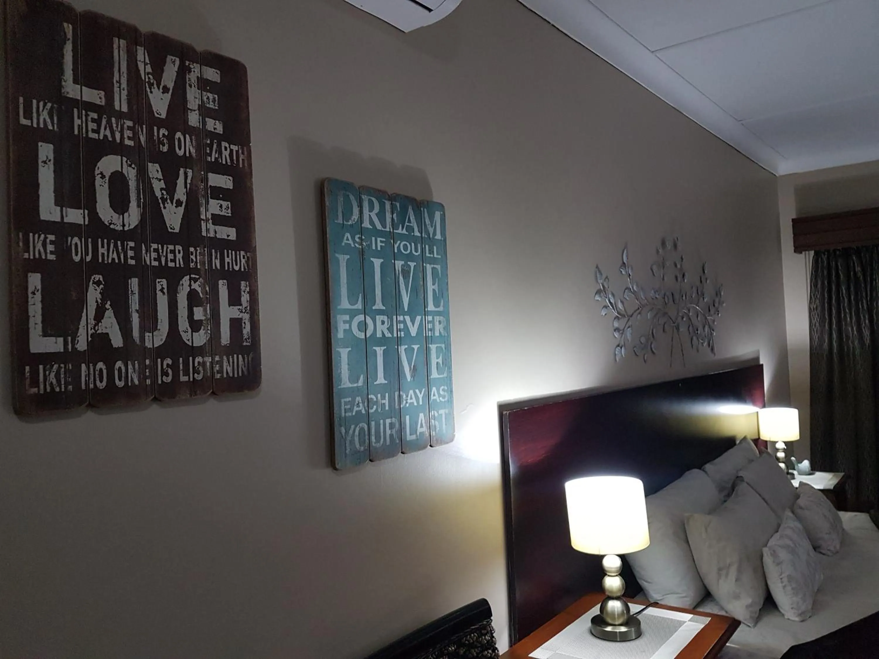 Decorative detail in Gemstone Guest House