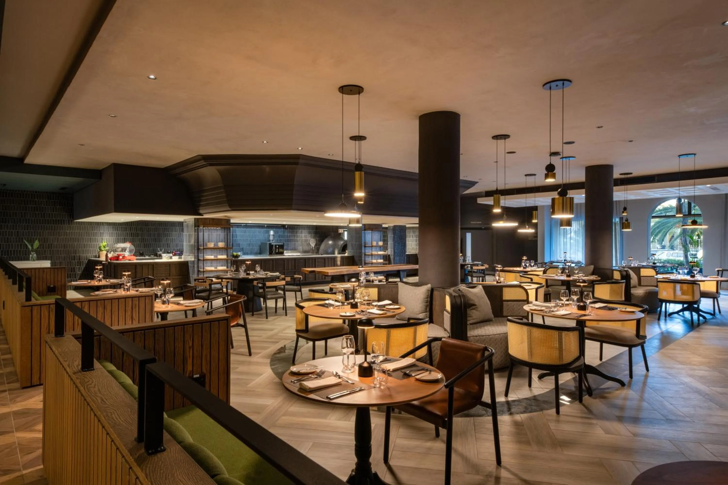 Restaurant/places to eat in Mercure Hotel Windhoek