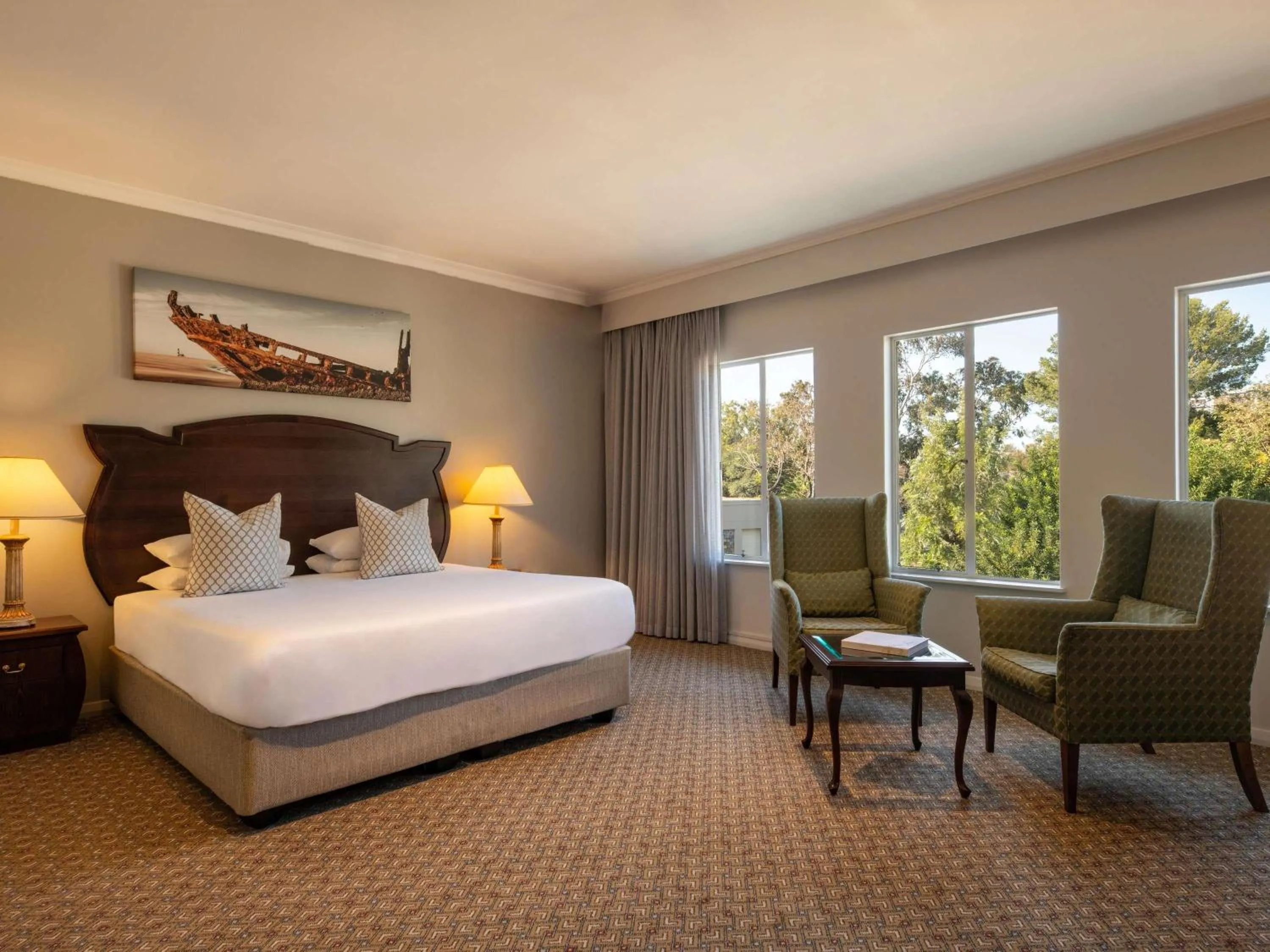 Bedroom, Bed in Mercure Hotel Windhoek