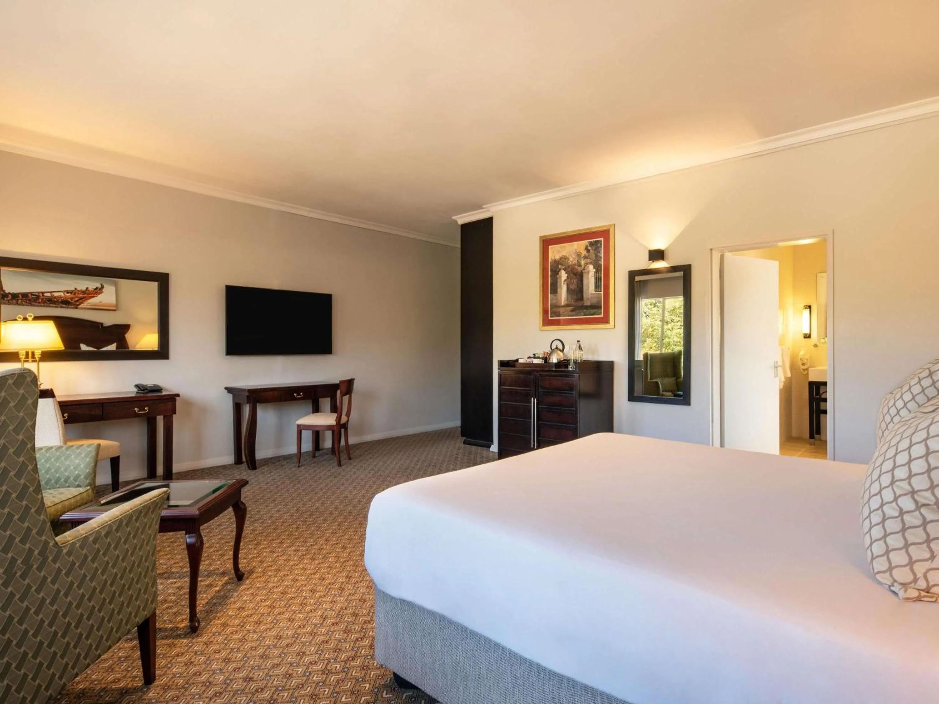 Bedroom, Bed in Mercure Hotel Windhoek