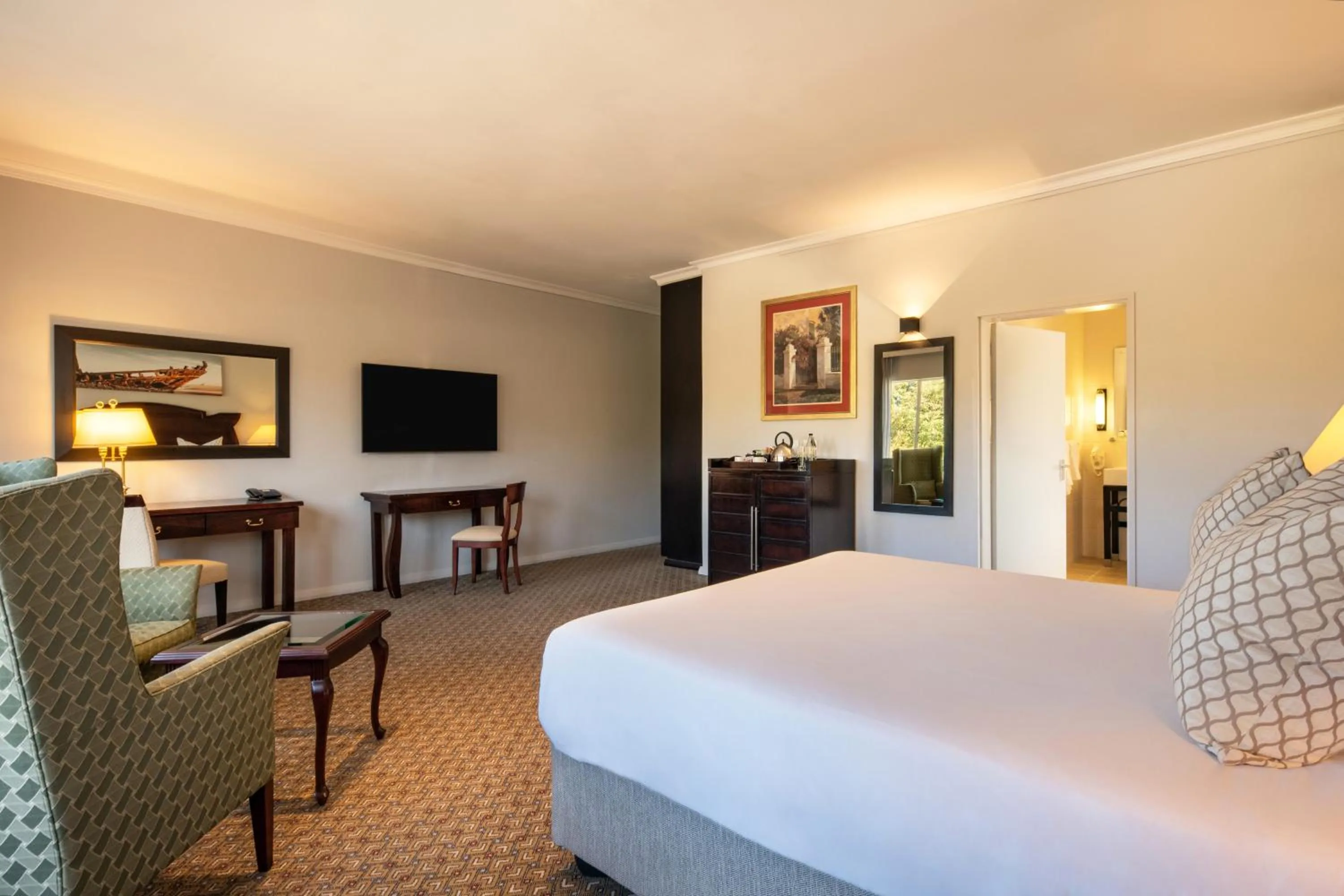 Bedroom, Bed in Mercure Hotel Windhoek