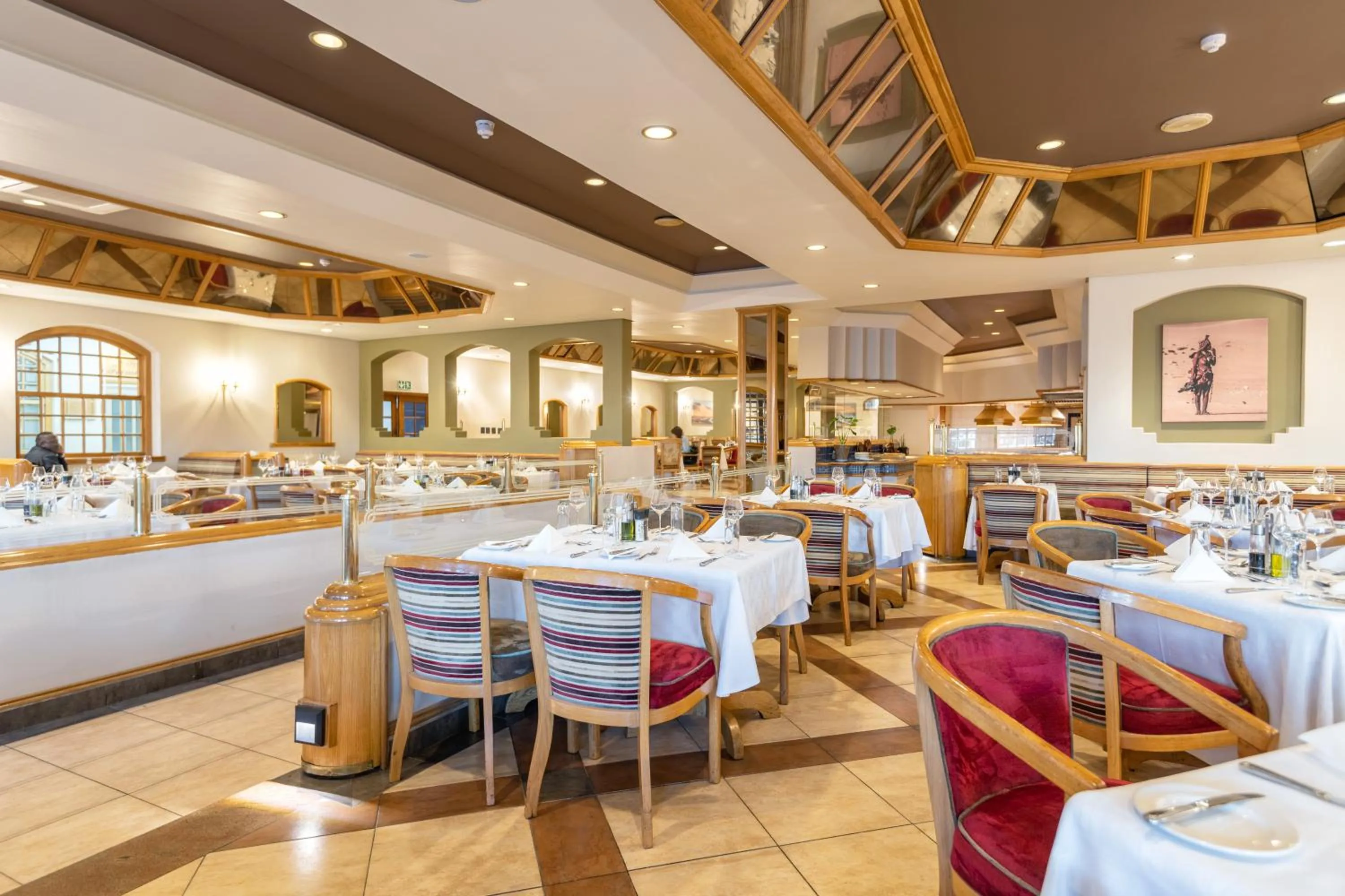 Restaurant/places to eat in Mercure Hotel Windhoek