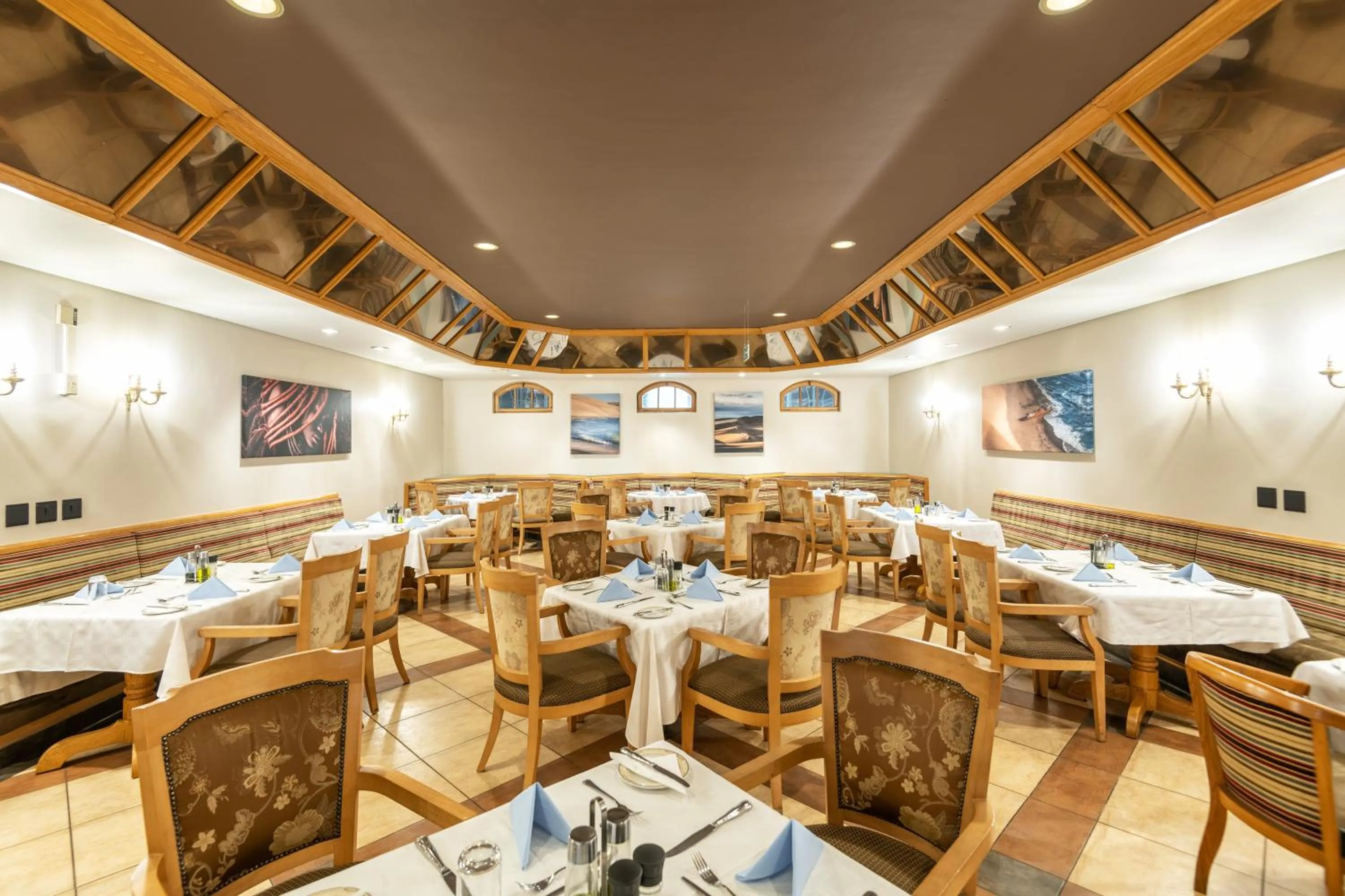 Restaurant/places to eat in Mercure Hotel Windhoek