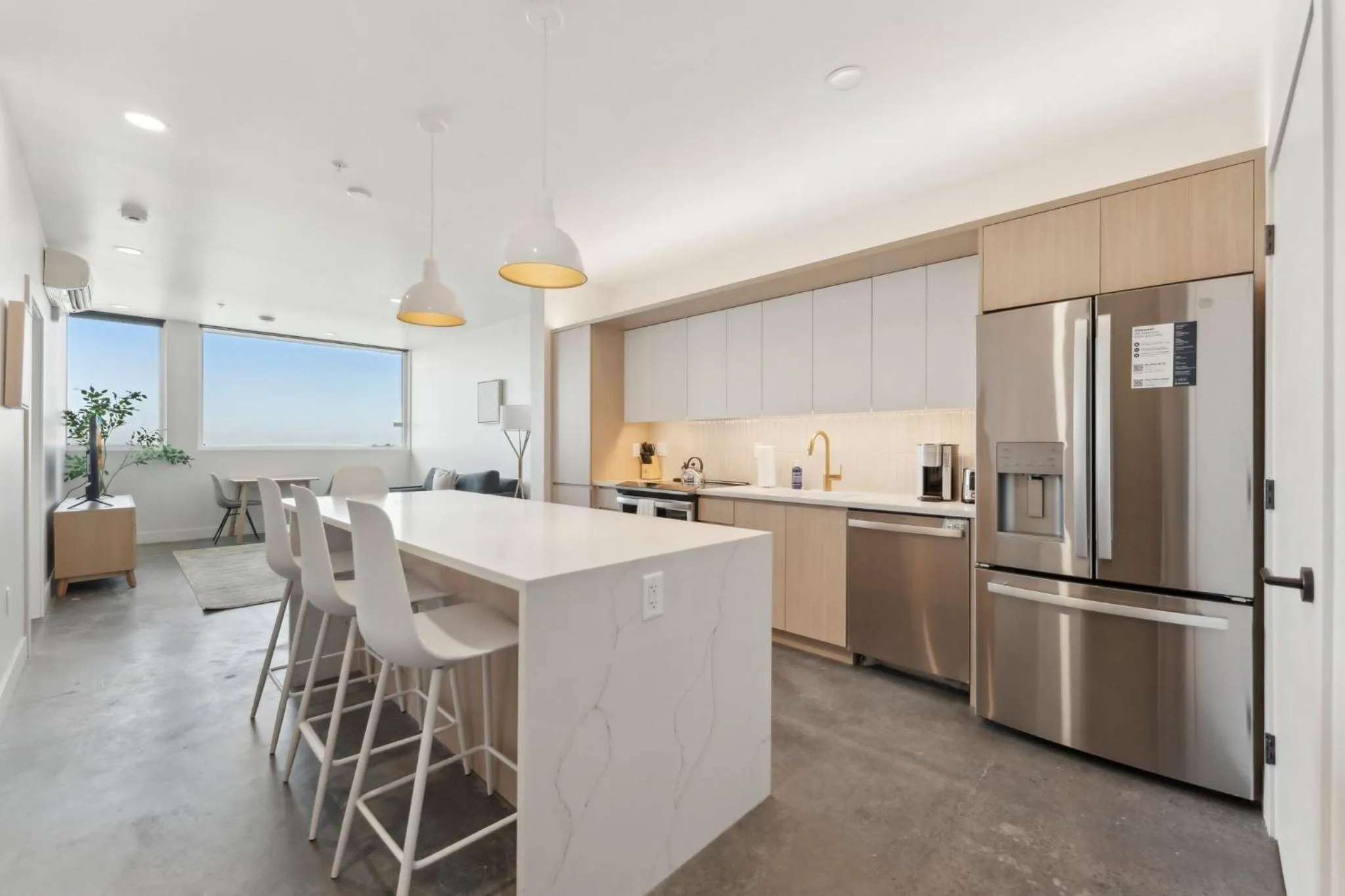 Kitchen or kitchenette in Placemakr Salt Lake City