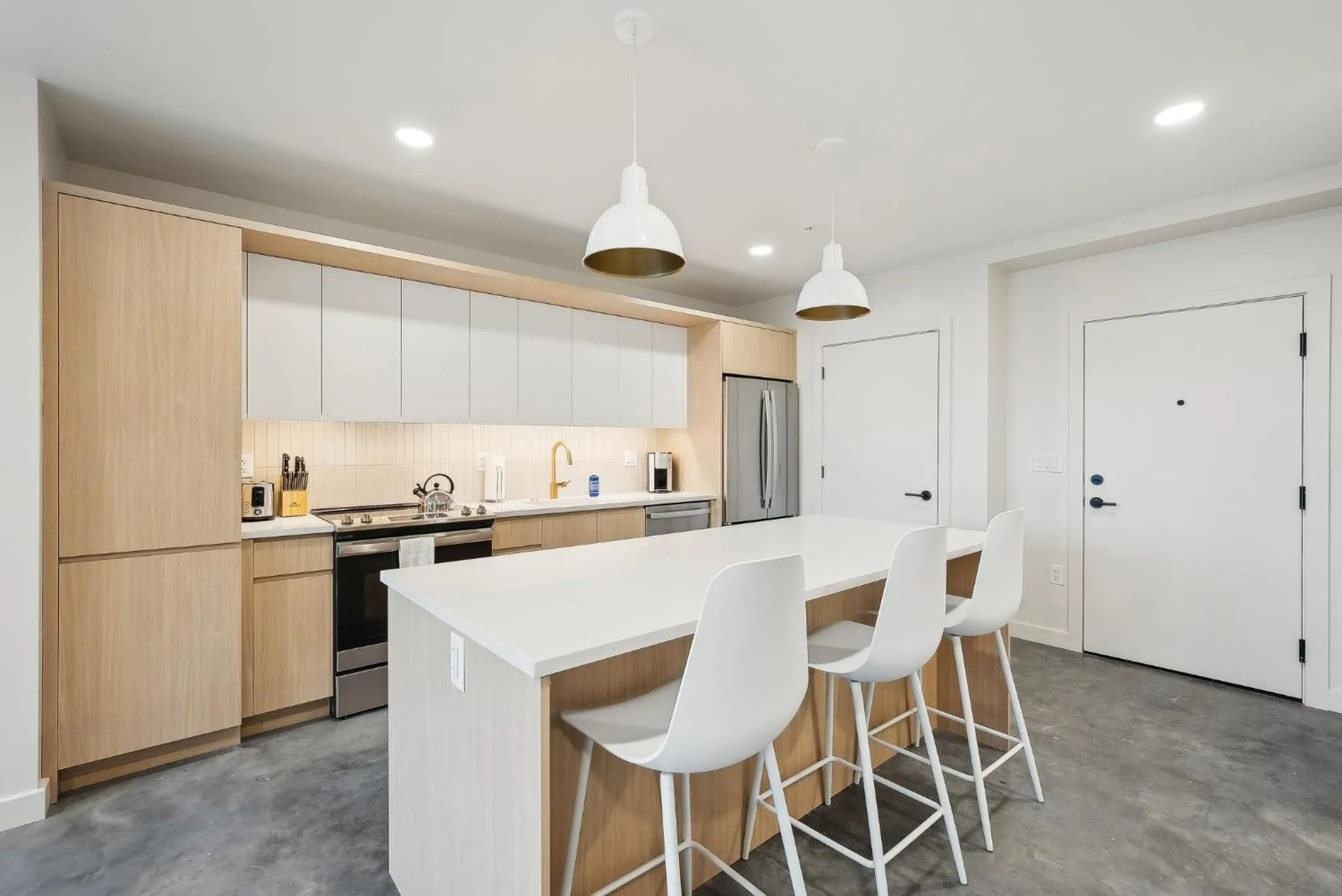 Kitchen or kitchenette in Placemakr Salt Lake City