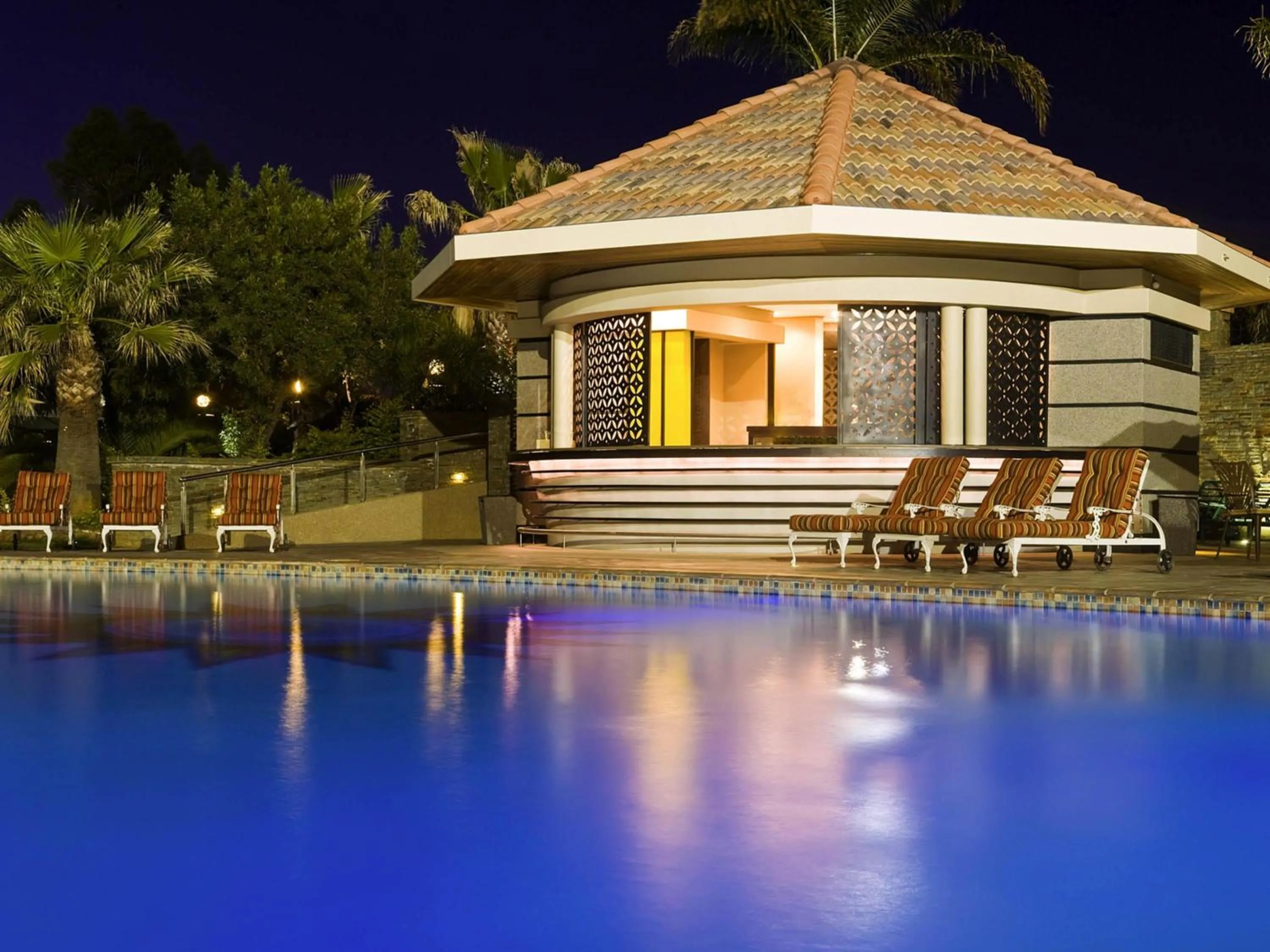 Lounge or bar in Mövenpick Hotel Windhoek