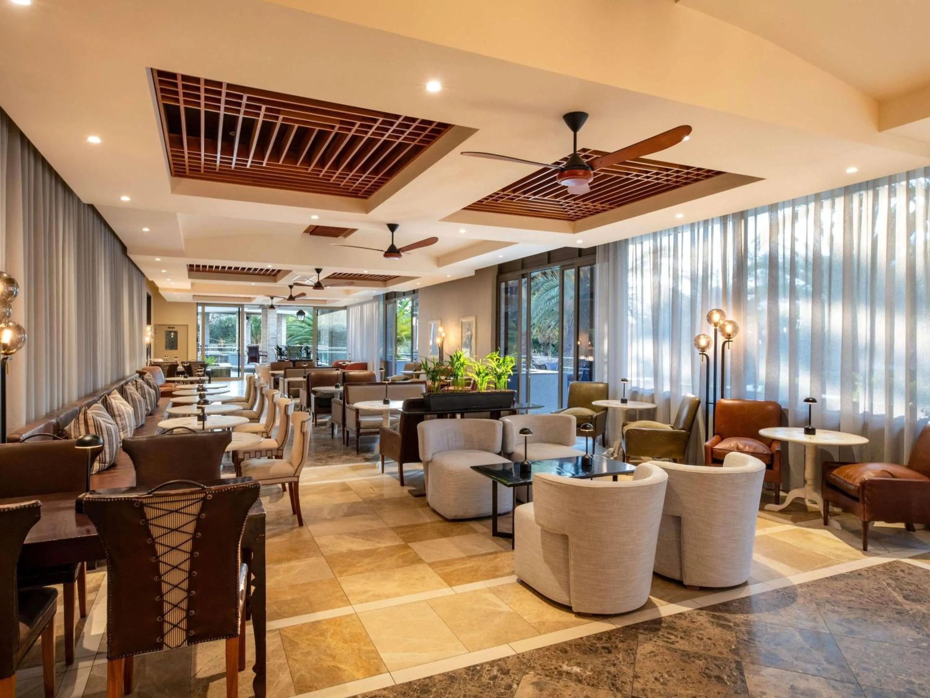 Lounge or bar in Mövenpick Hotel Windhoek