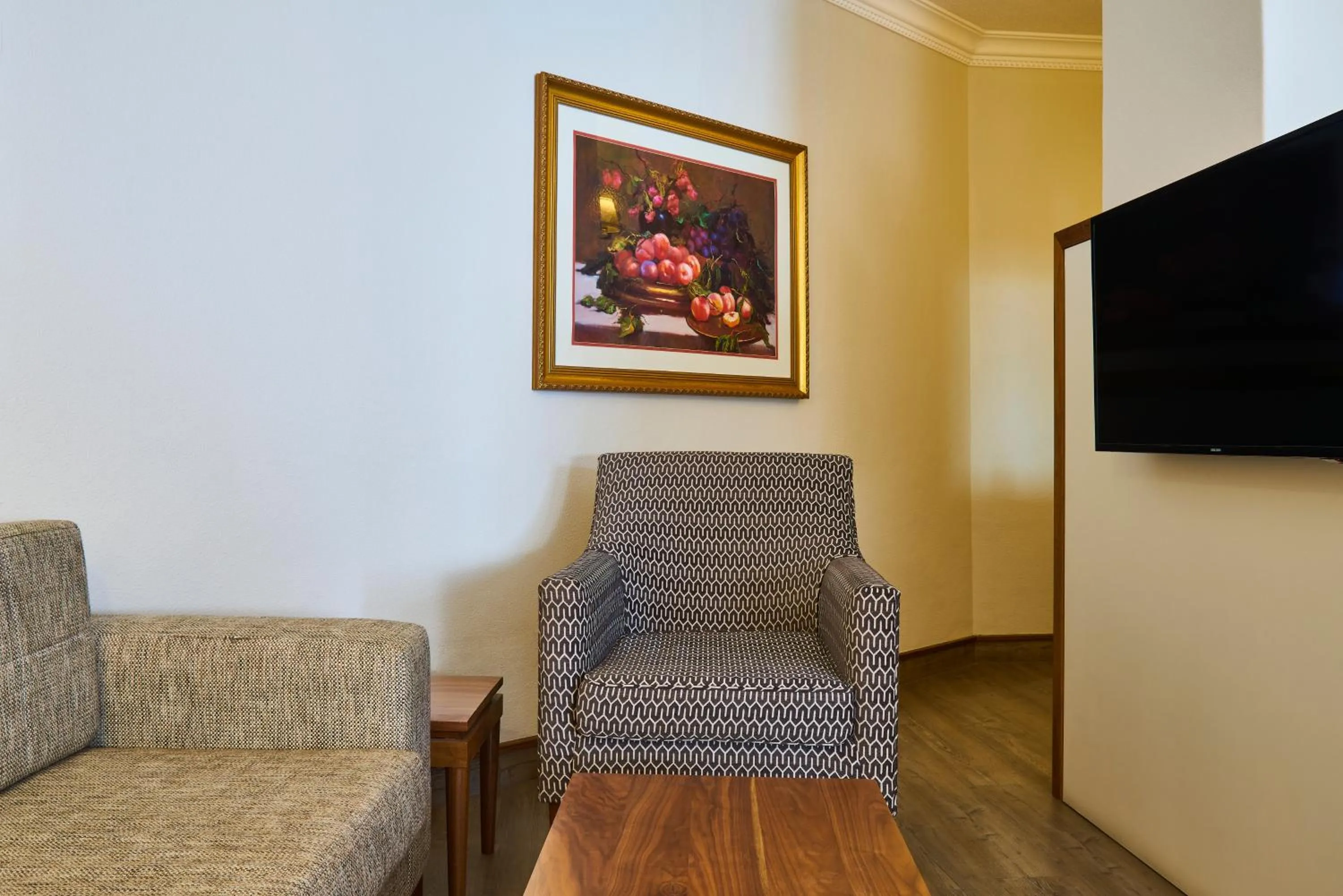 Seating Area in Safari Court Hotel Managed By Accor