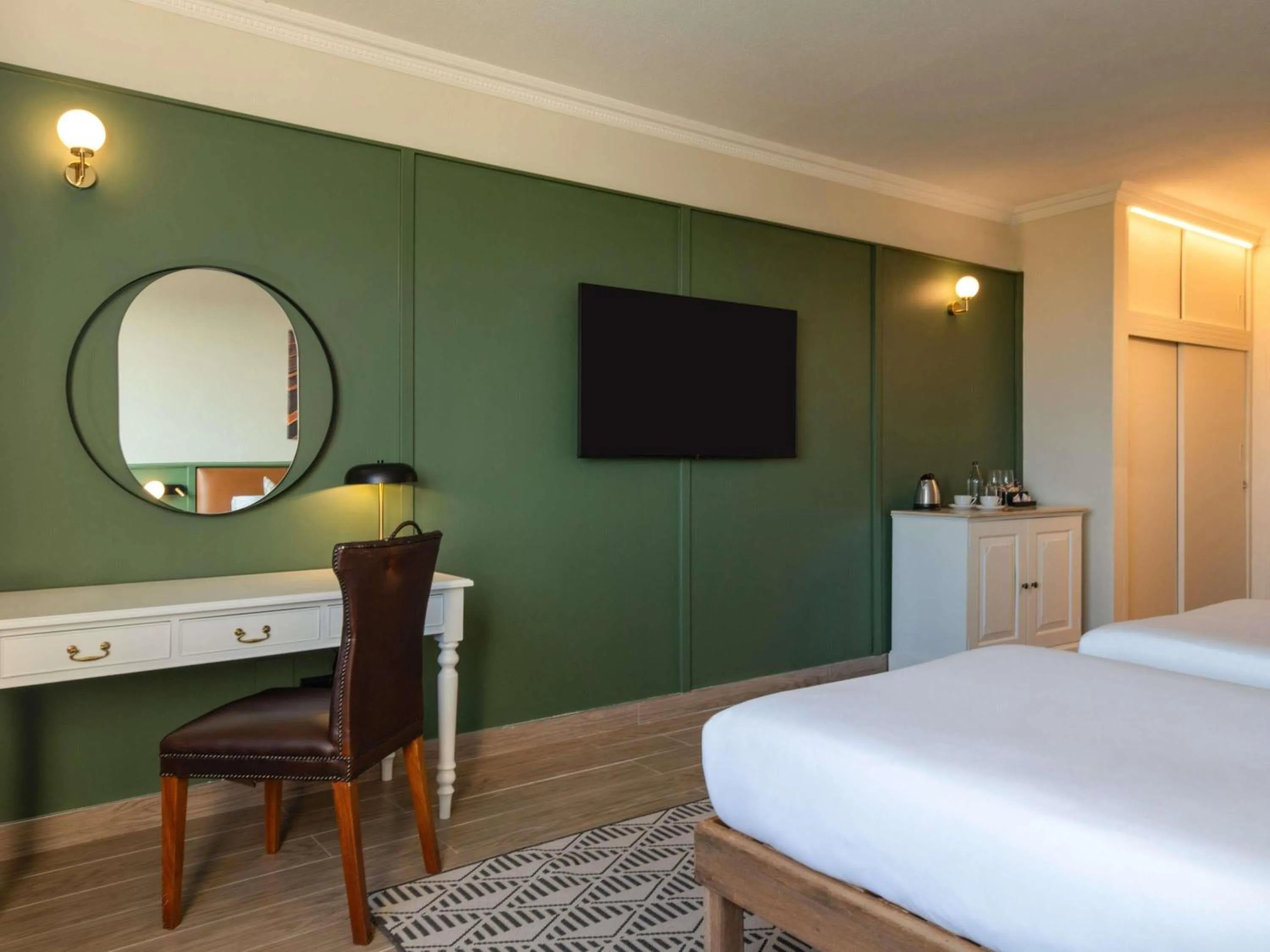 Bedroom, Bed in Mövenpick Hotel Windhoek