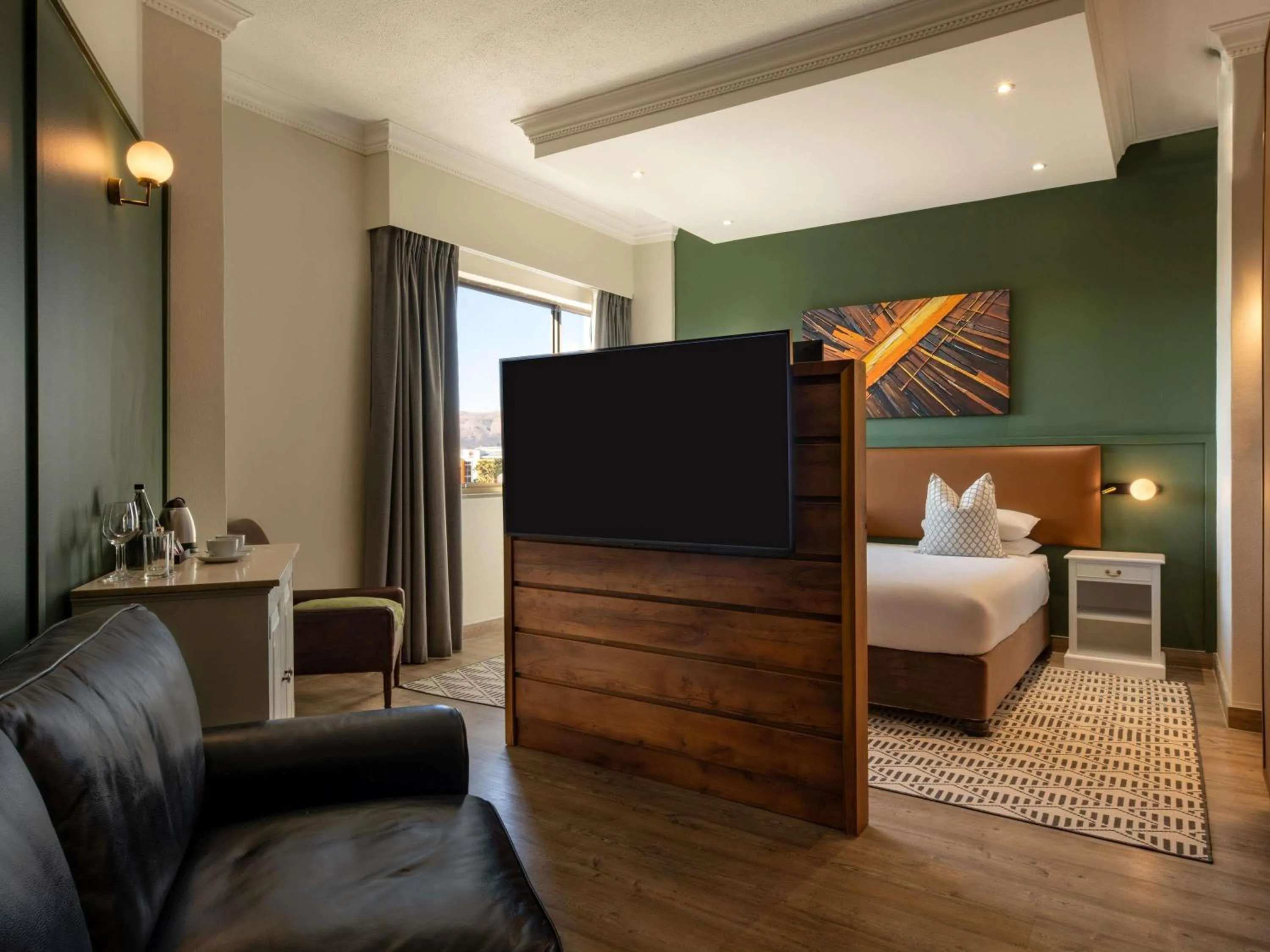 Bedroom, Bed in Mövenpick Hotel Windhoek