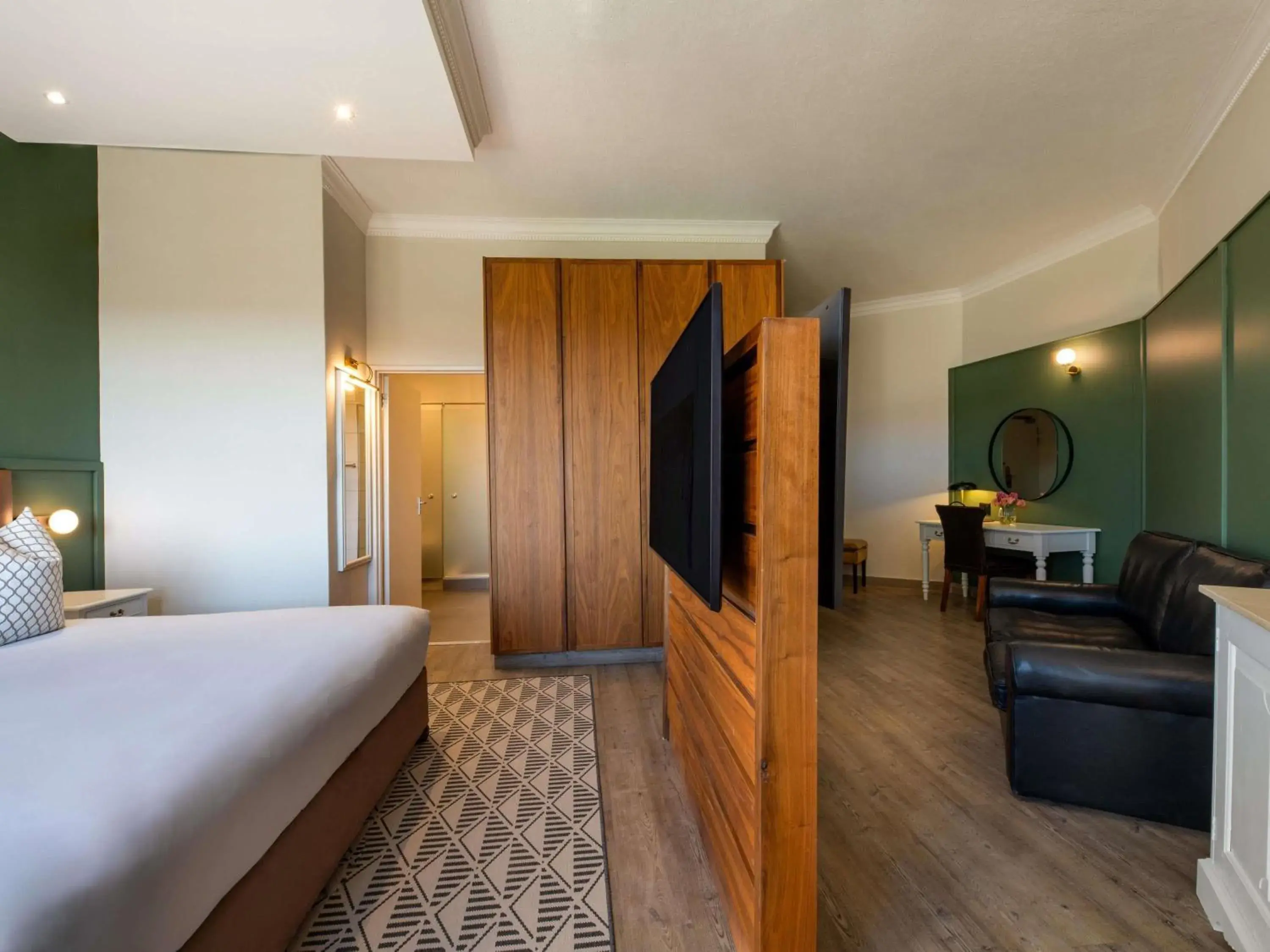 Bedroom, Bed in Mövenpick Hotel Windhoek Bedroom, Bed in Mövenpick Hotel Windhoek