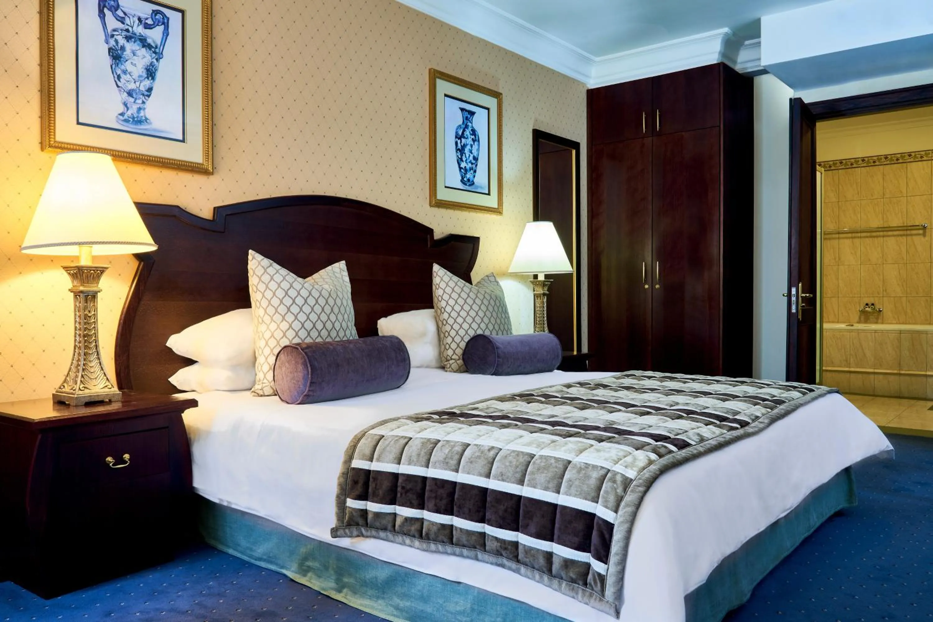 Bedroom, Bed in Safari Court Hotel Managed By Accor