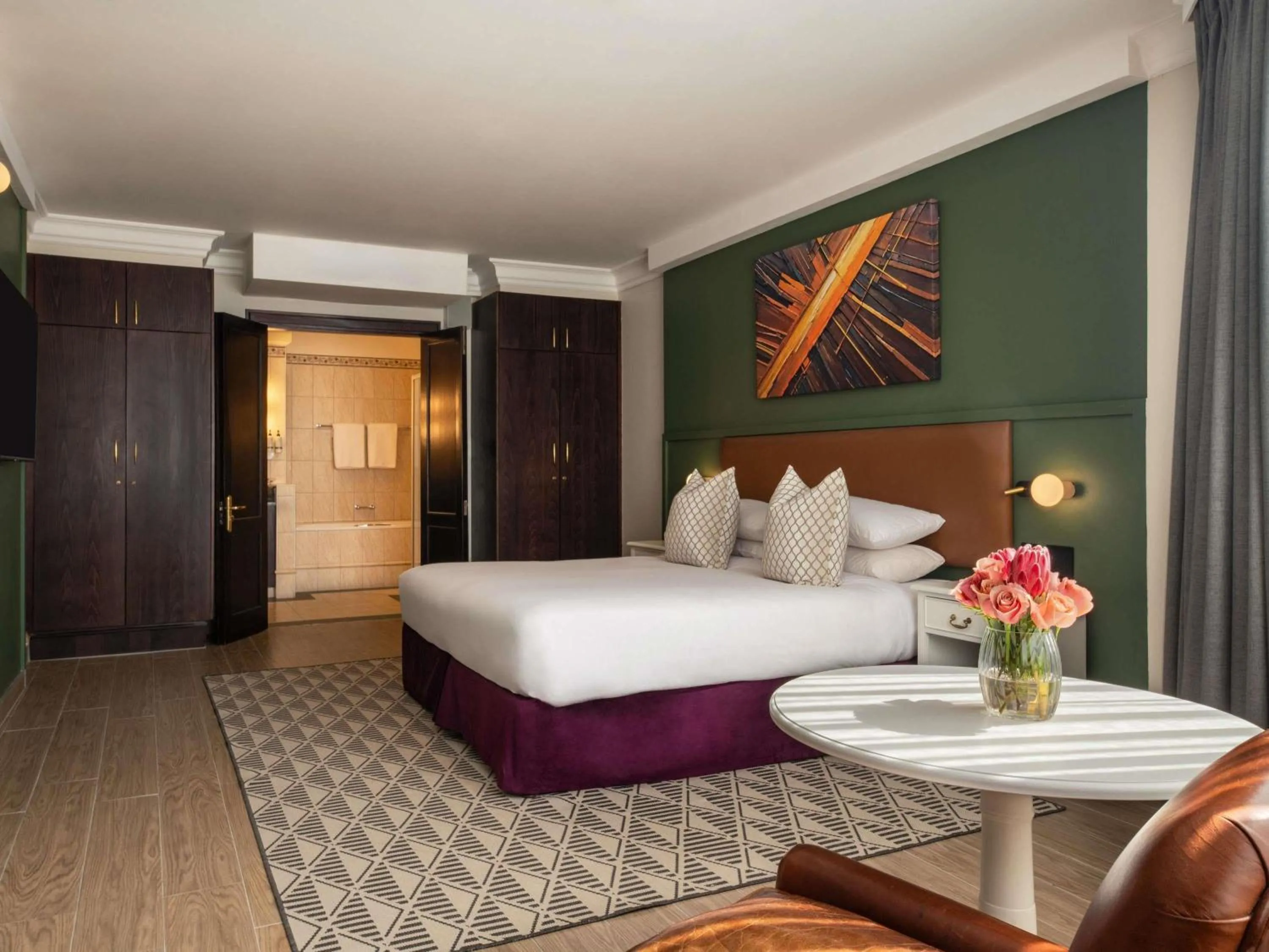 Bedroom, Bed in Mövenpick Hotel Windhoek