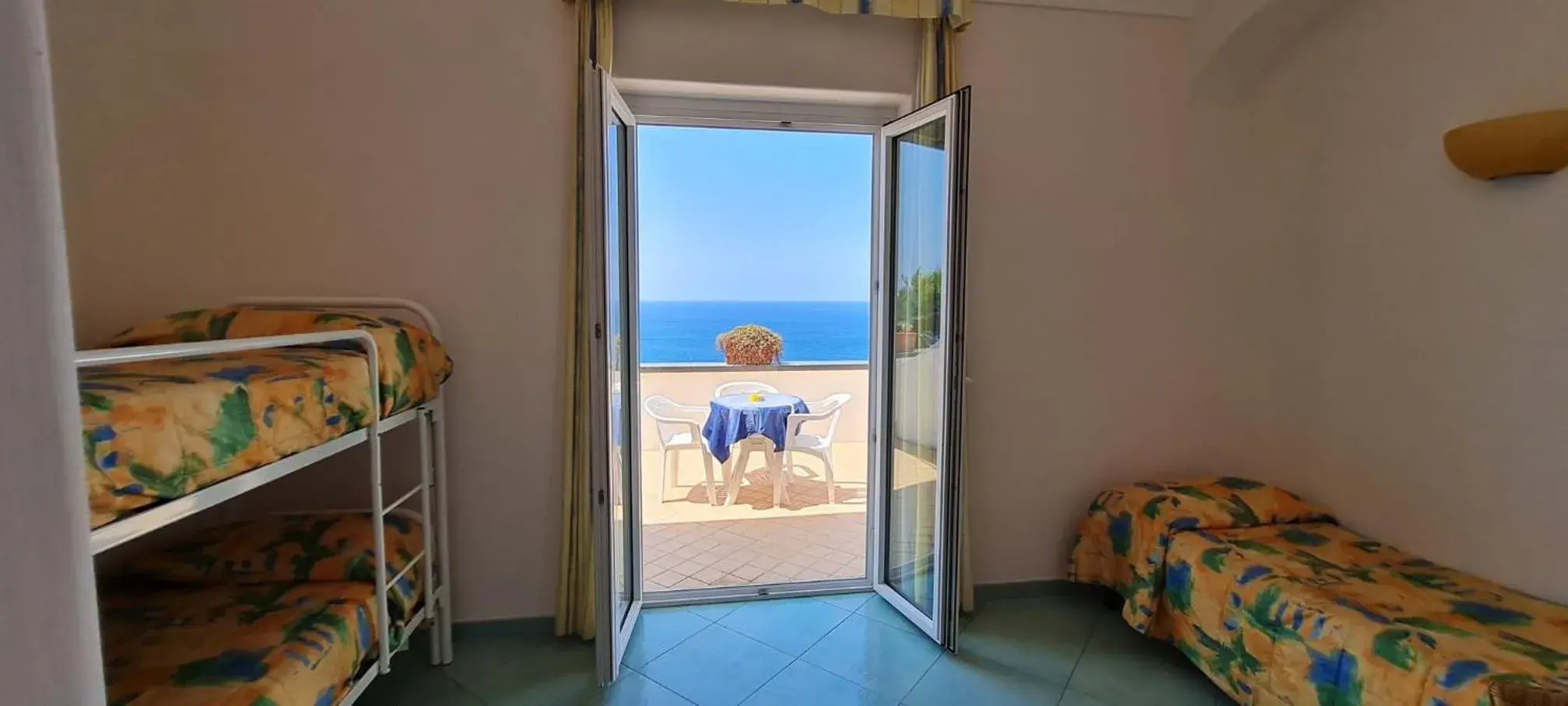 Balcony/Terrace, Bed in Hotel Albatros Balcony/Terrace, Bed in Hotel Albatros