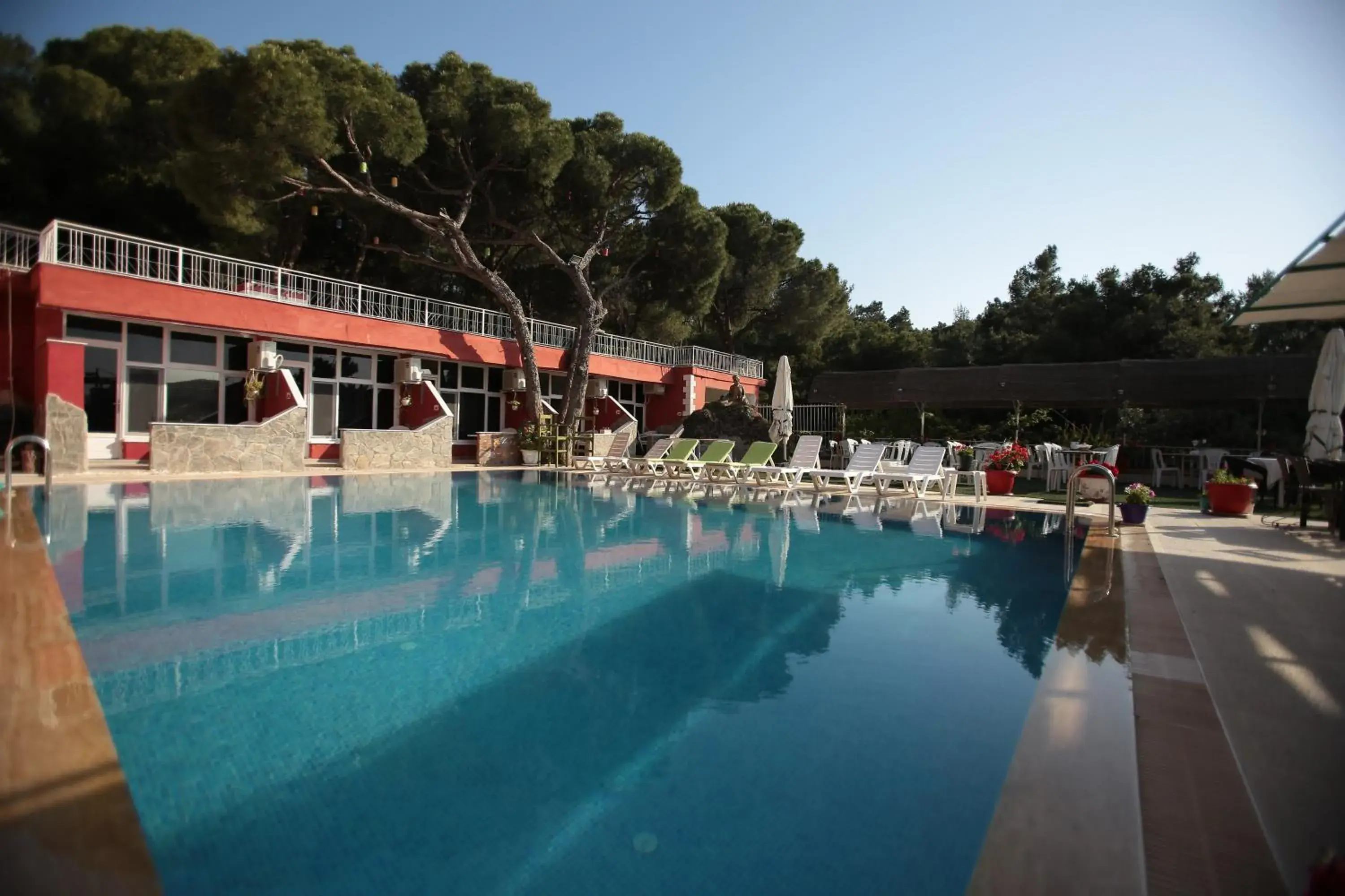 Swimming pool in Tunc Hotel Swimming pool in Tunc Hotel