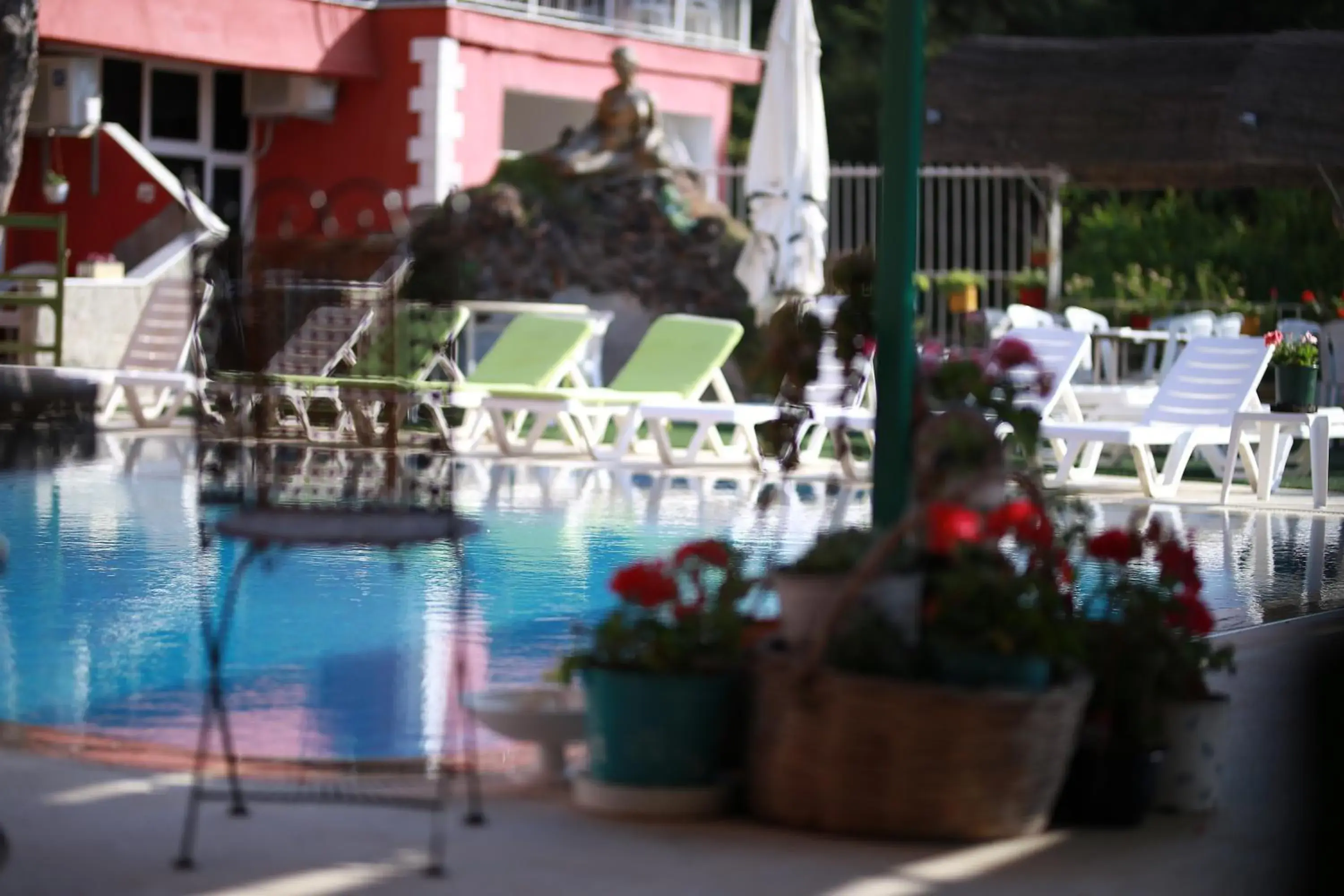 Pool view in Tunc Hotel Pool view in Tunc Hotel