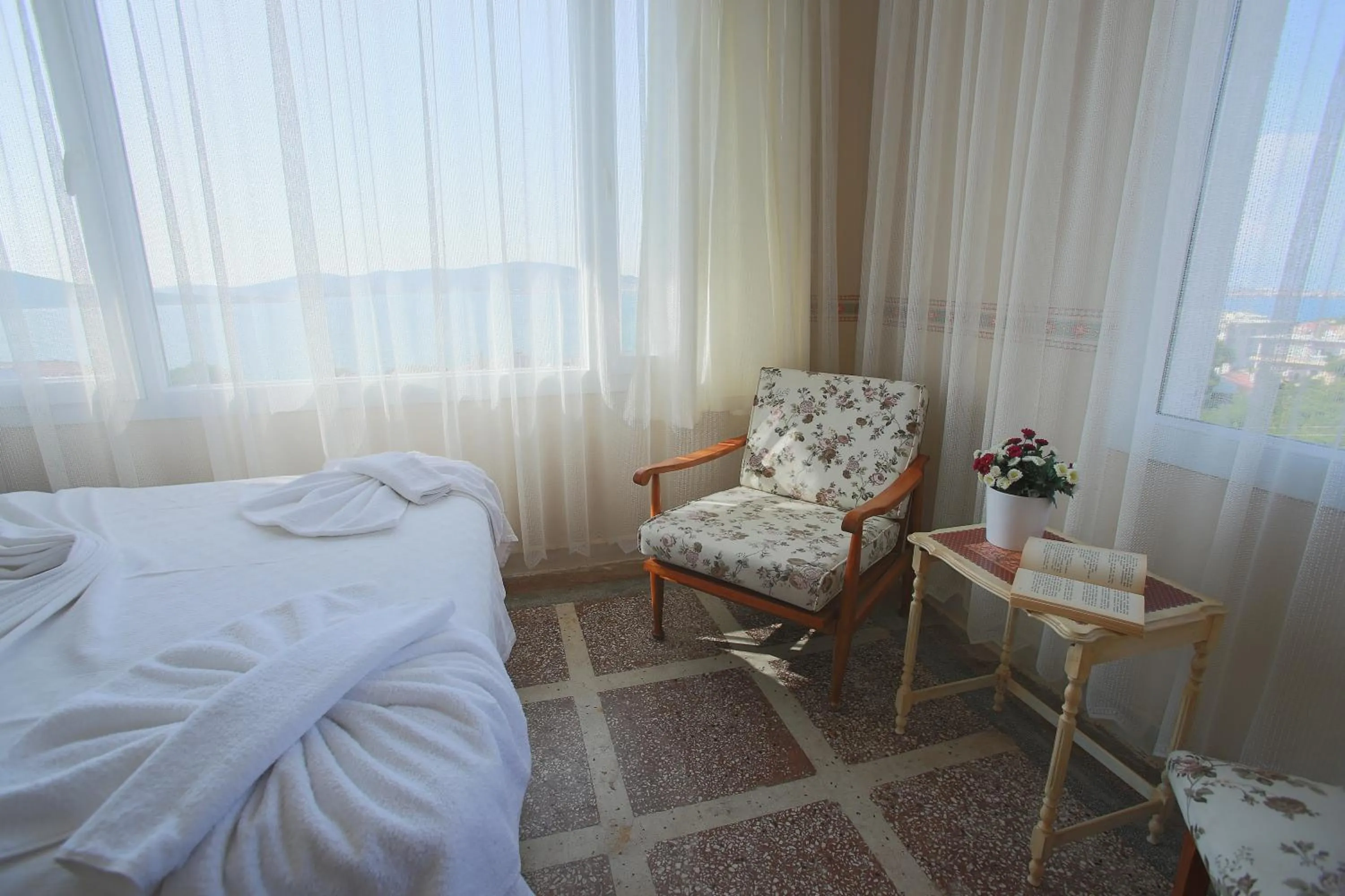 Photo of the whole room in Tunc Hotel