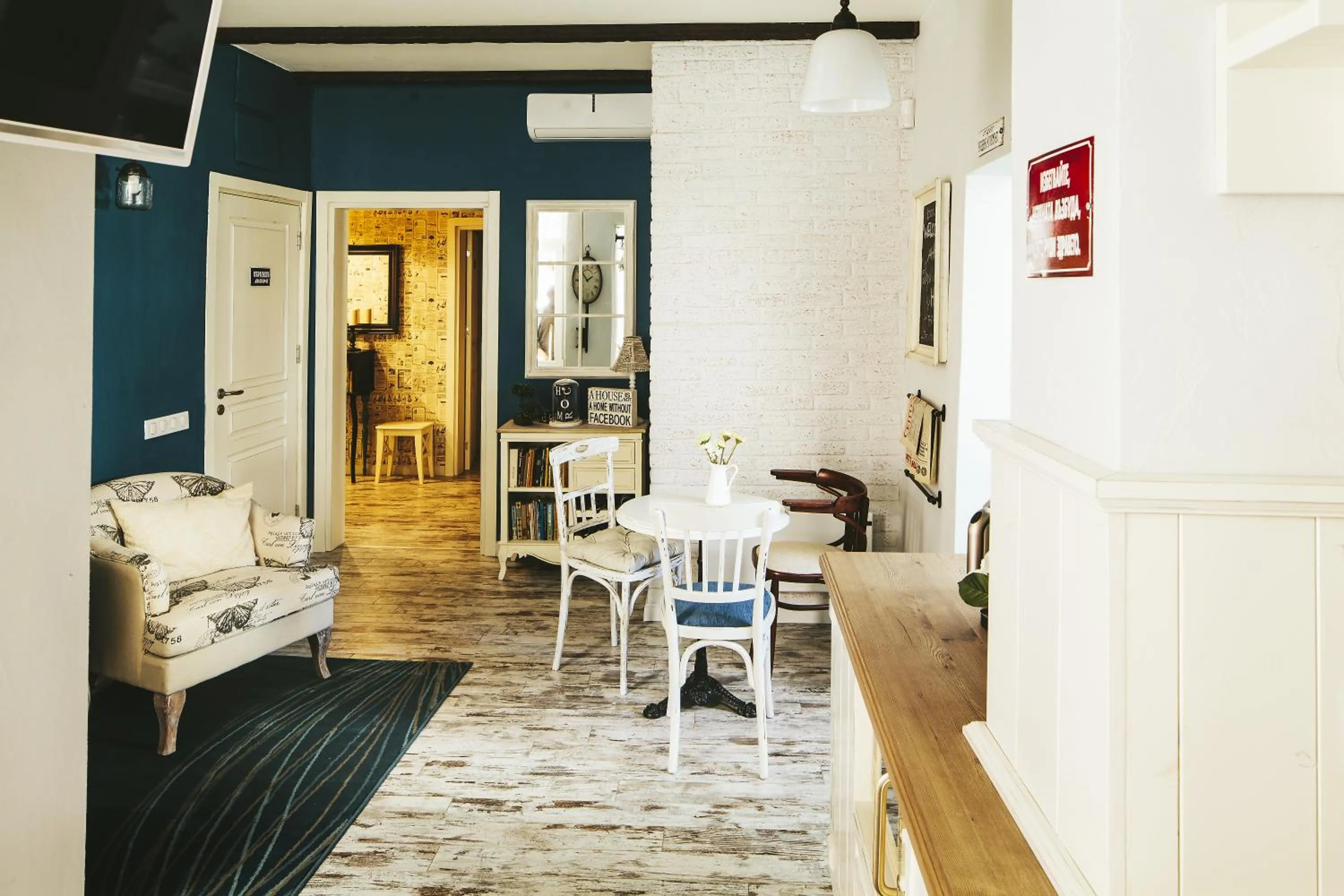 Living room in 5 Vintage Guest House