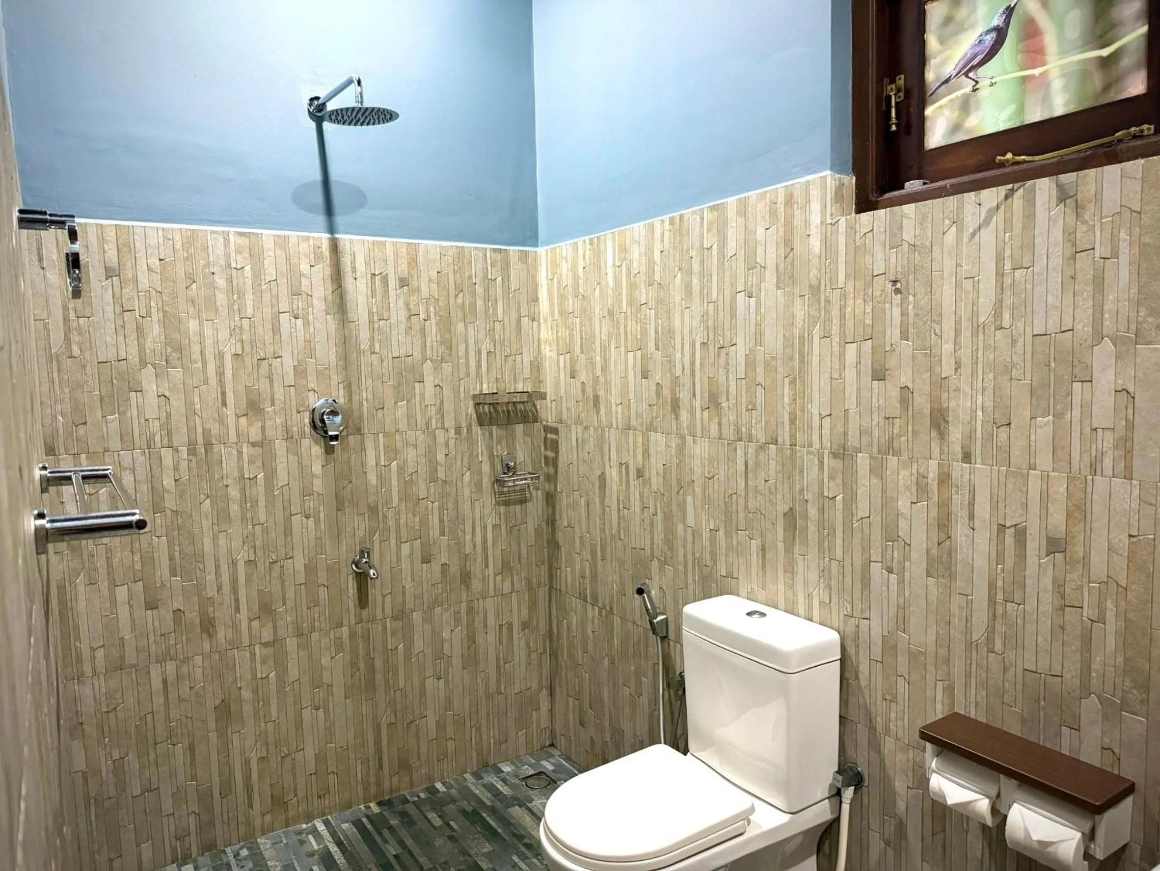 Shower in The Green Edge