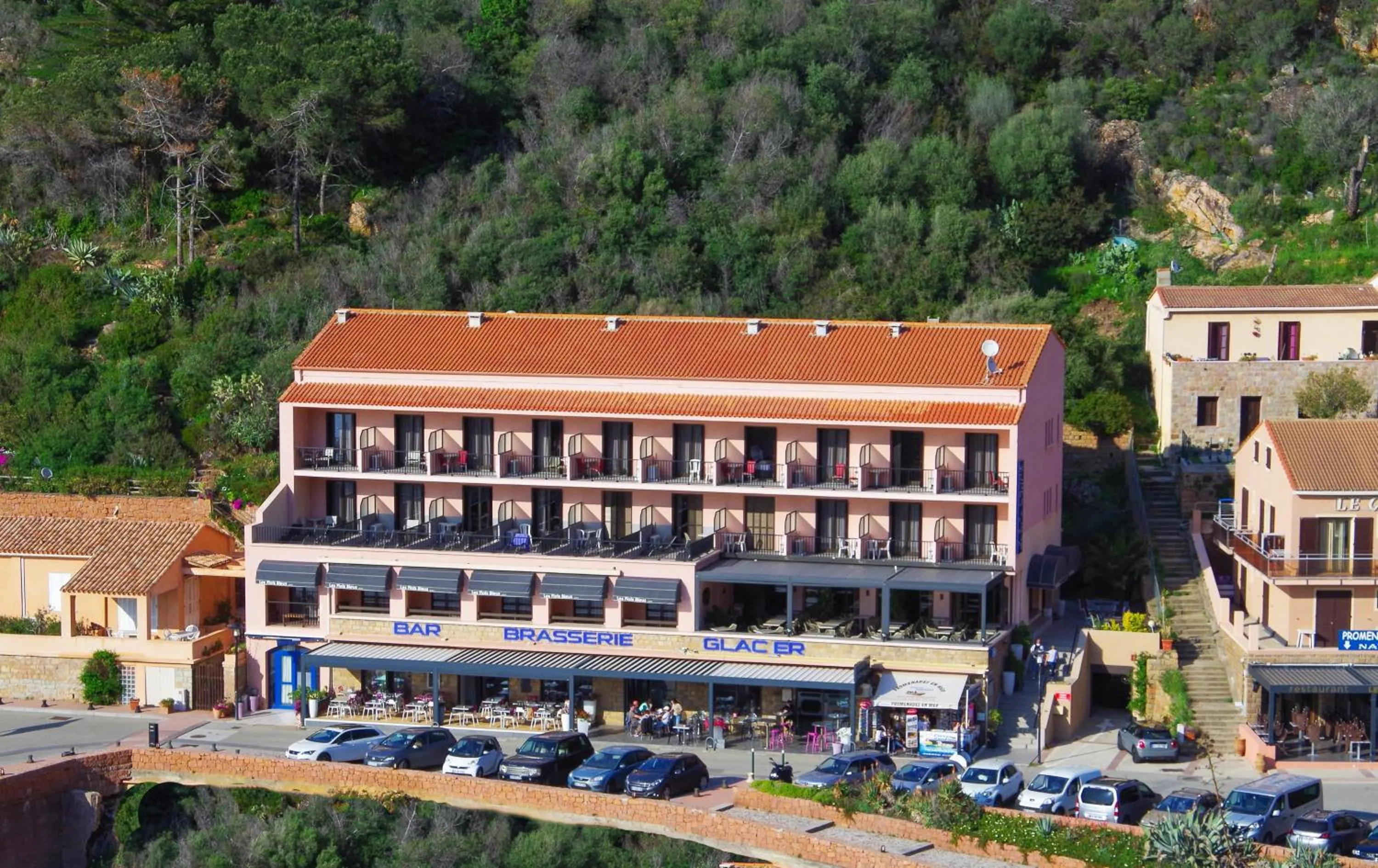 Property building in Les Flots Bleus