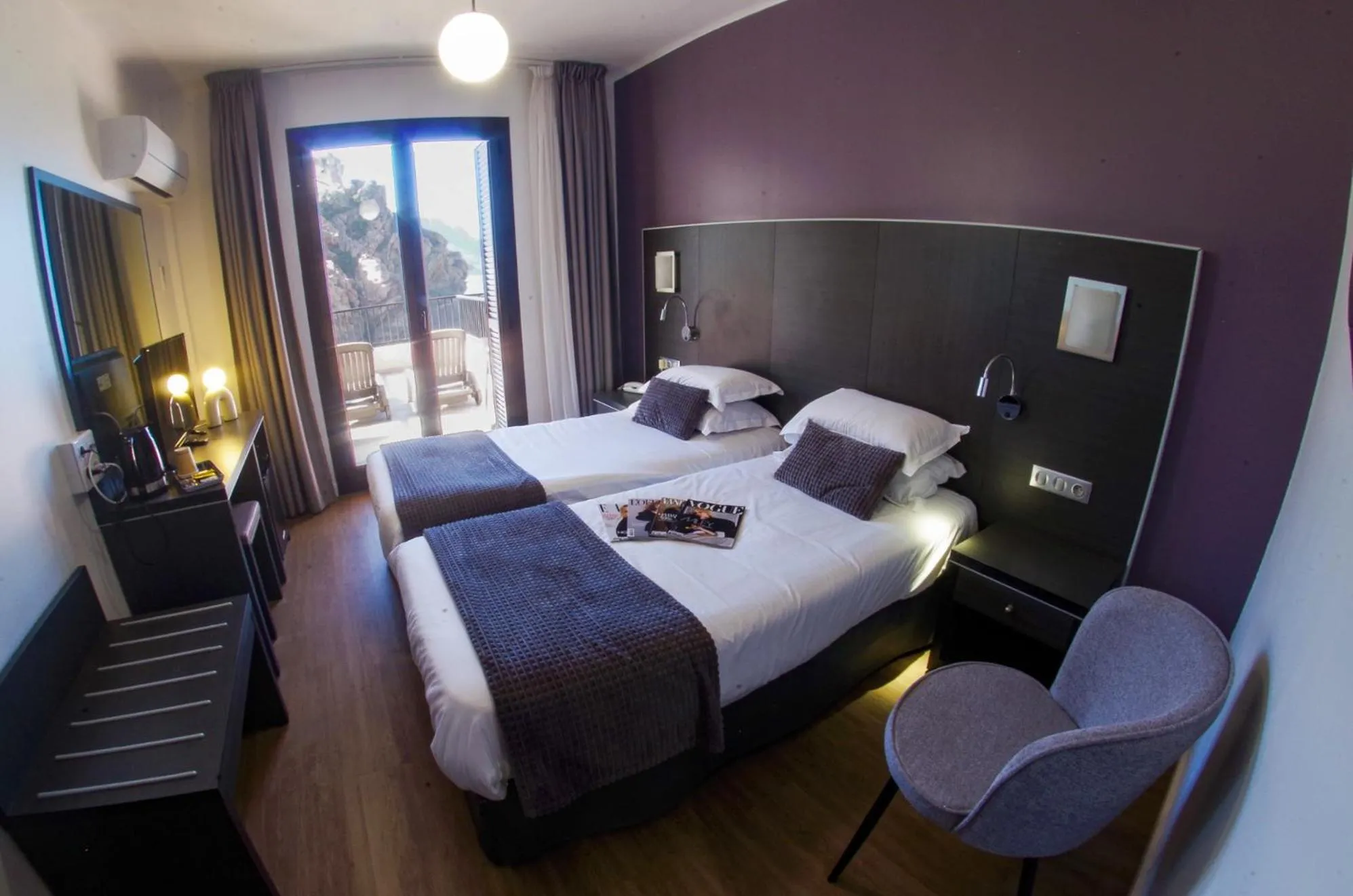 TV and multimedia, Bed in Les Flots Bleus