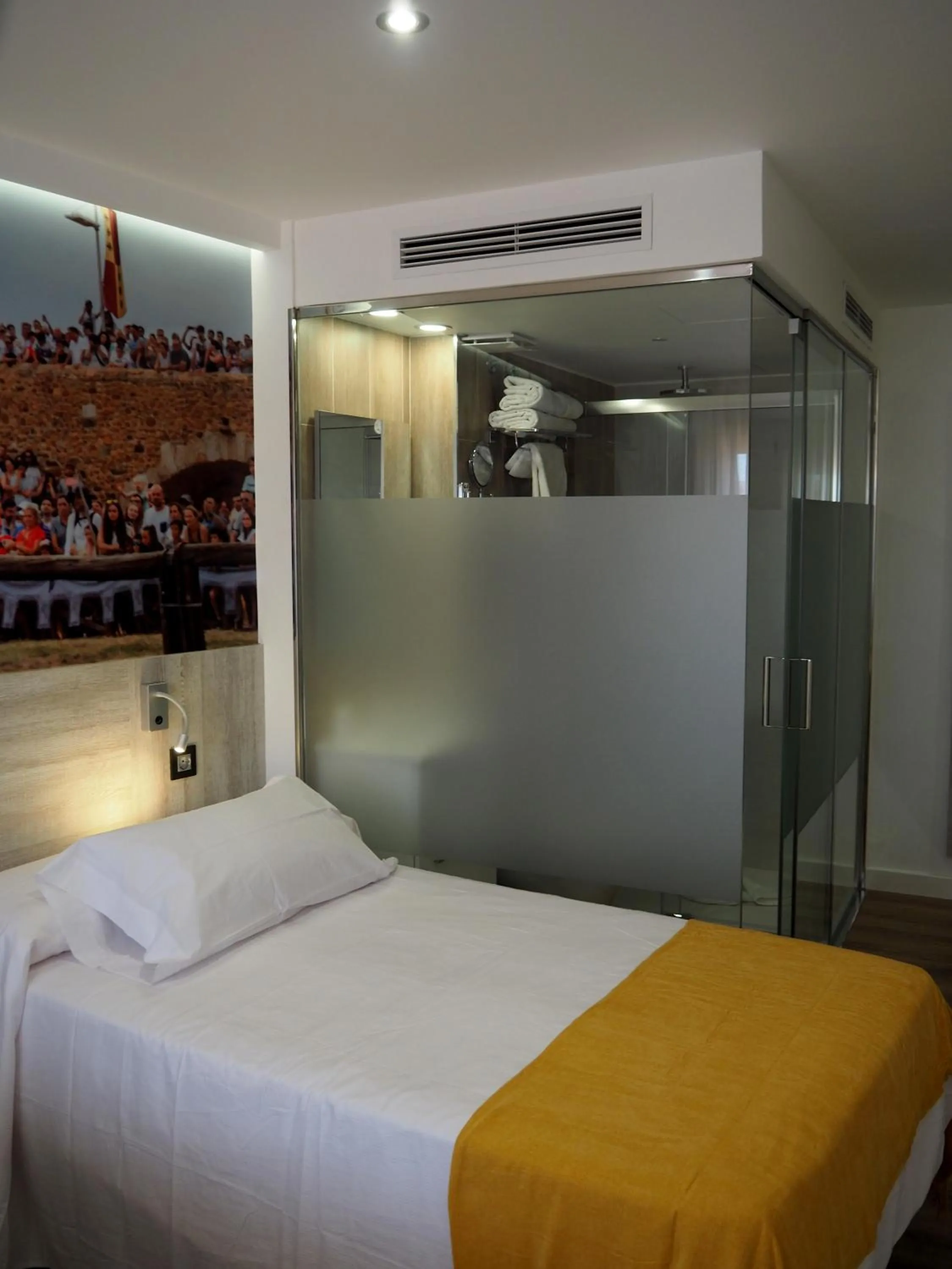 Bed in Hostal Don Suero de Quiñones