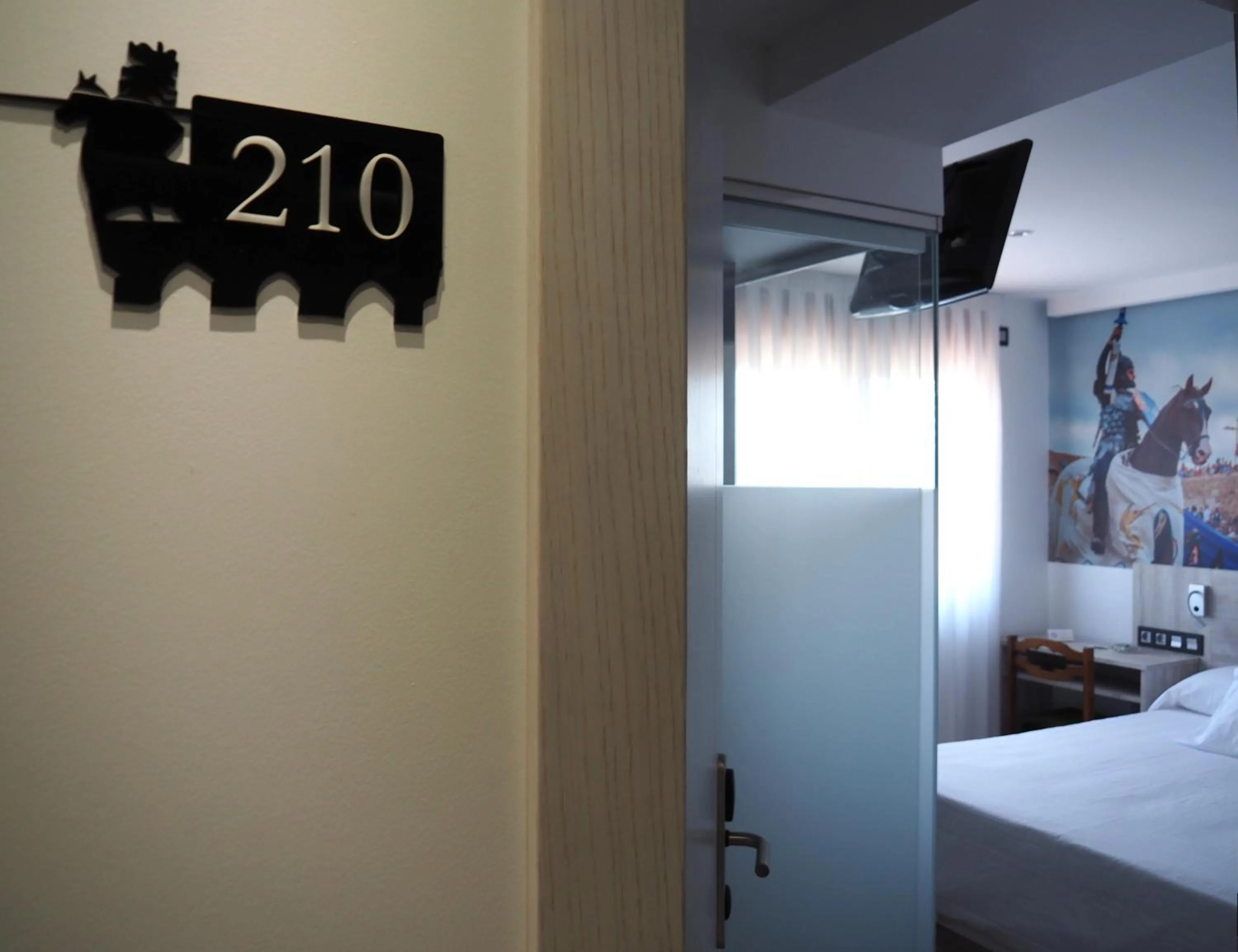 Logo/Certificate/Sign, Bed in Hostal Don Suero de Quiñones