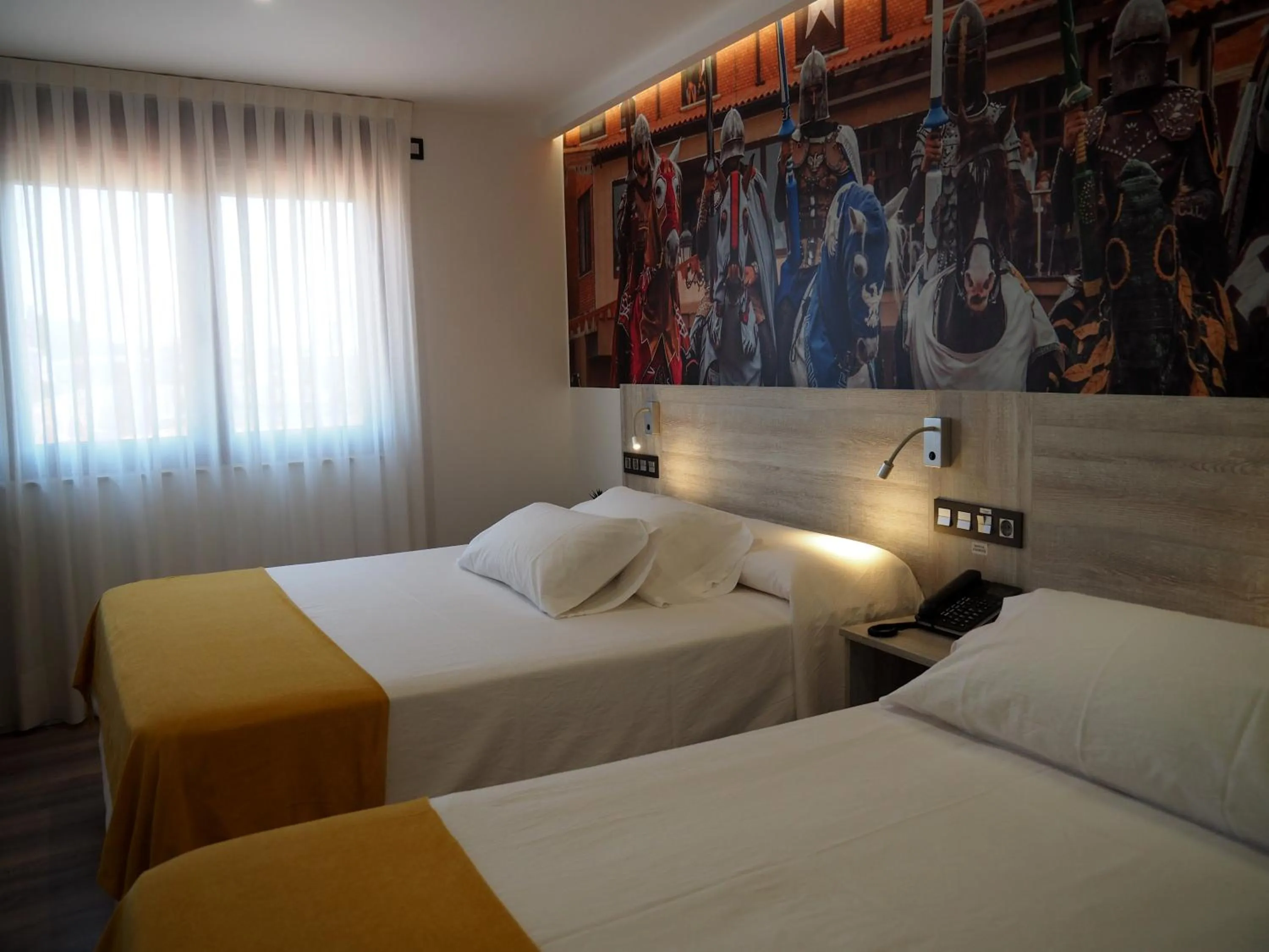 Bedroom, Bed in Hostal Don Suero de Quiñones