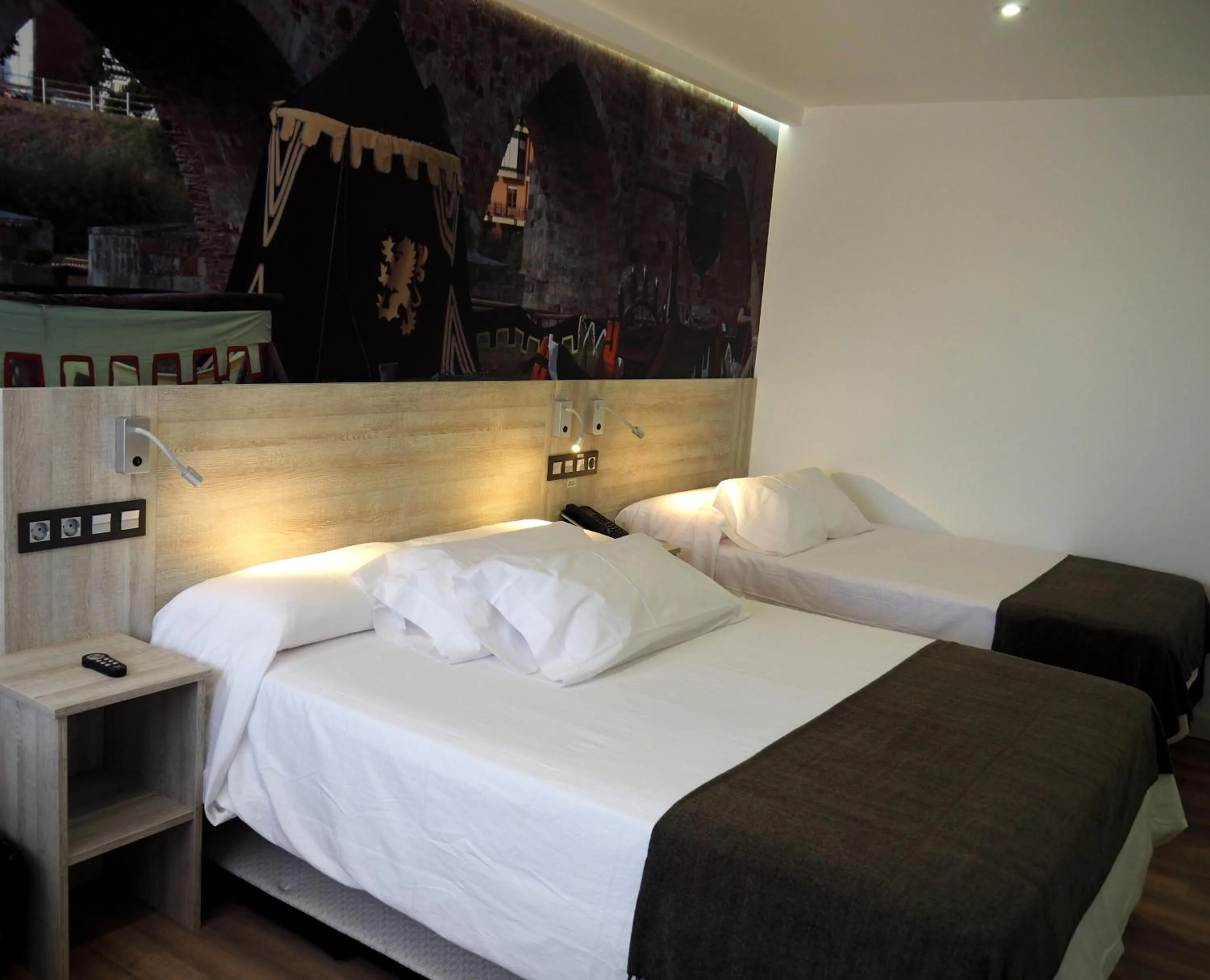 Decorative detail, Bed in Hostal Don Suero de Quiñones