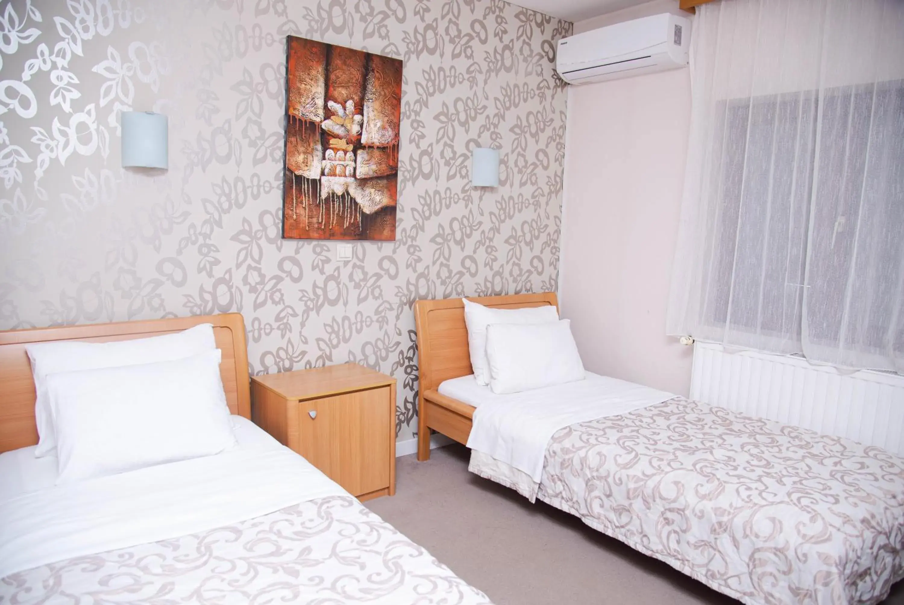 Triple Room in Hotel Dvor Triple Room in Hotel Dvor