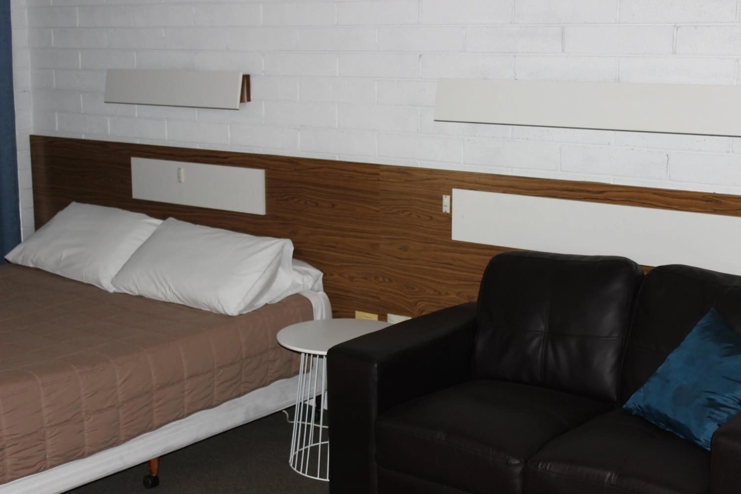 Decorative detail, Bed in Thomas Lodge Motel