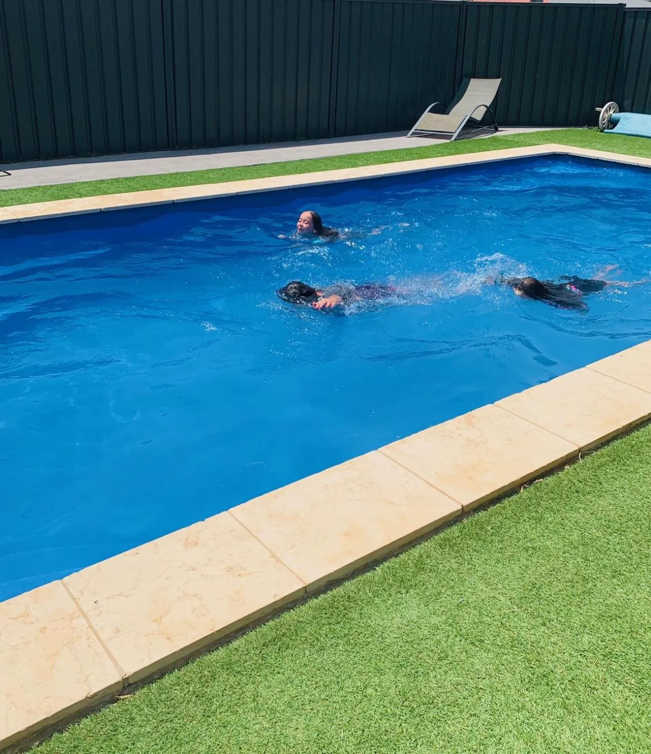 Swimming pool in Thomas Lodge Motel