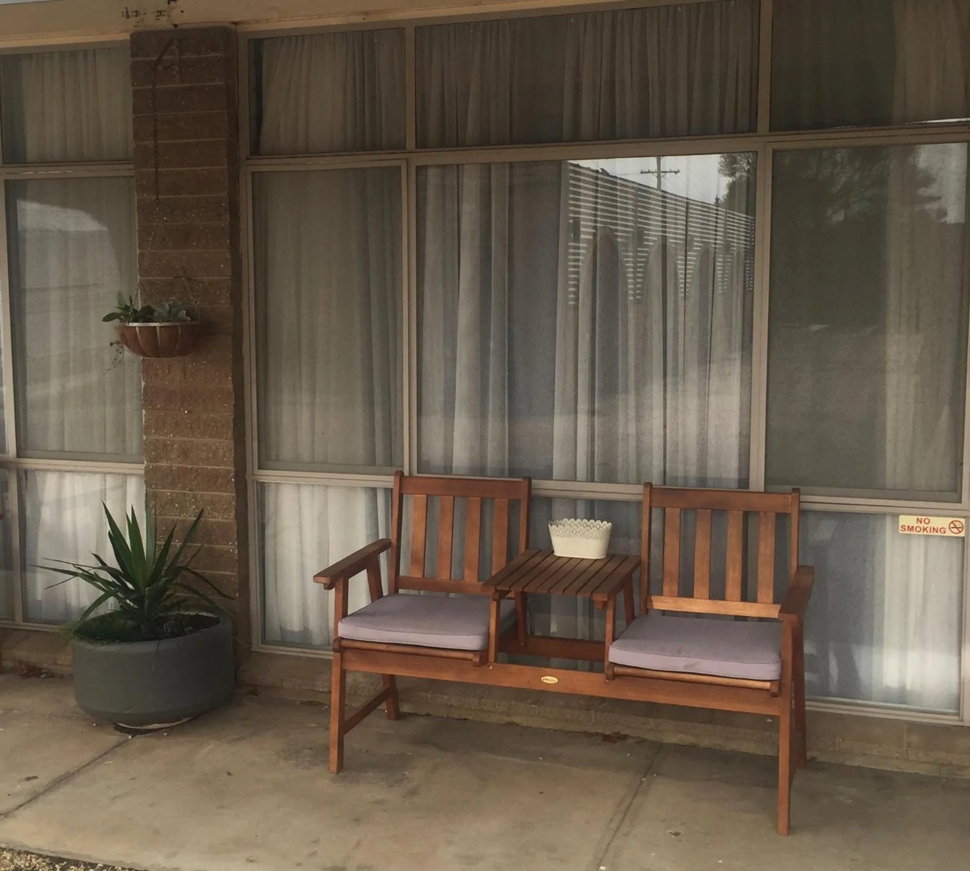 Seating area in Thomas Lodge Motel