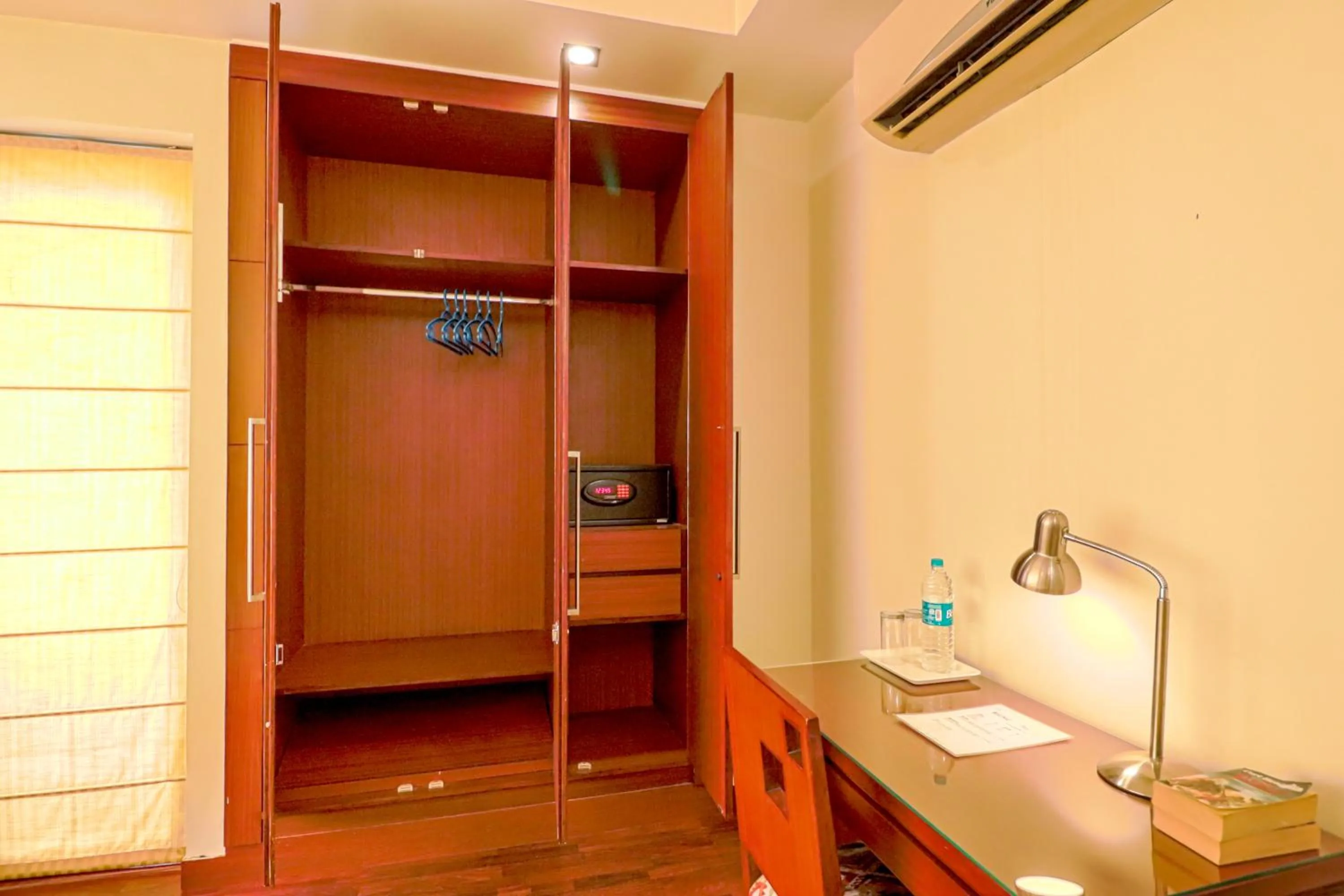 wardrobe in Ahuja Residency Noida