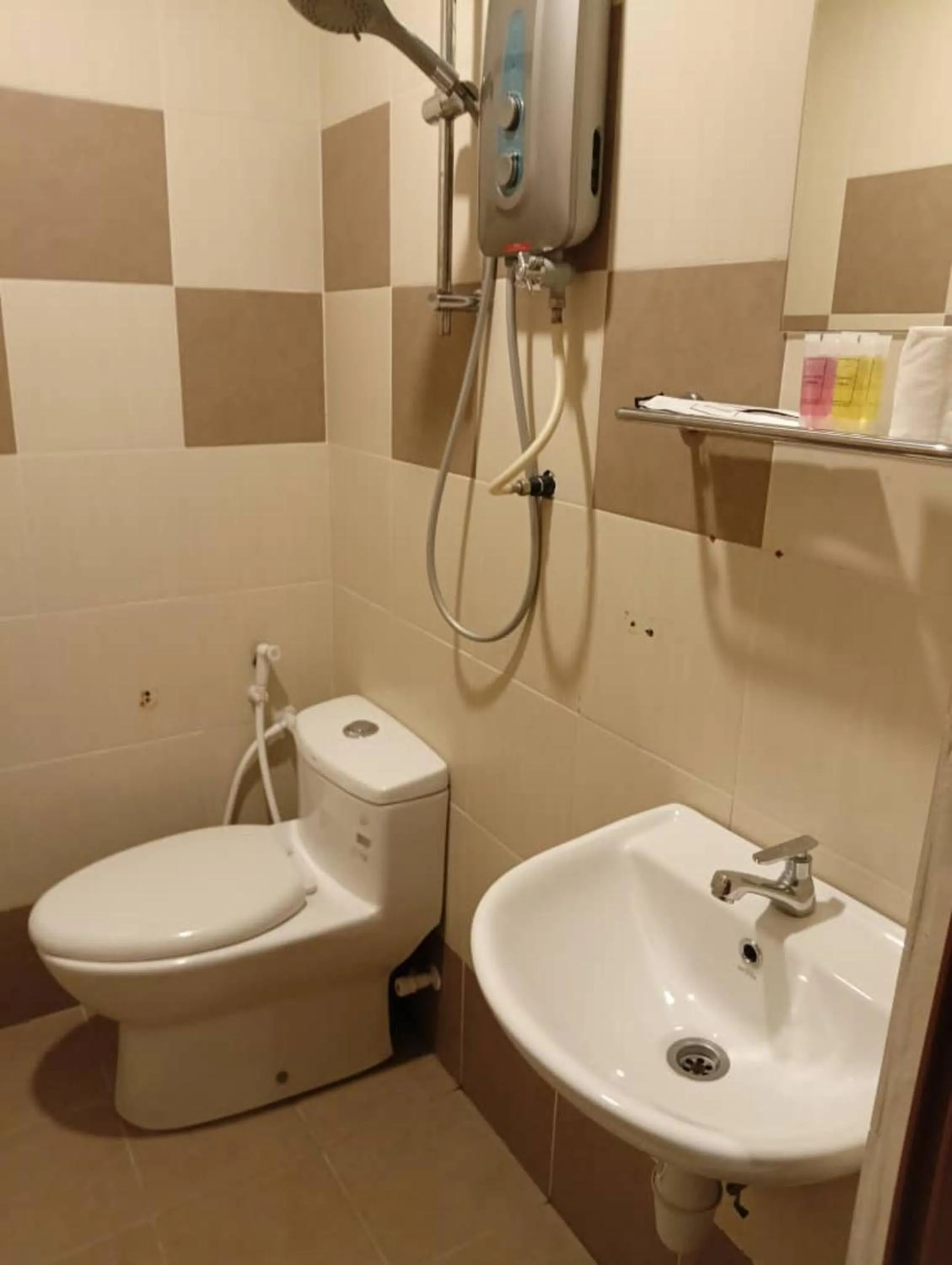 Shower in Hotel Miju